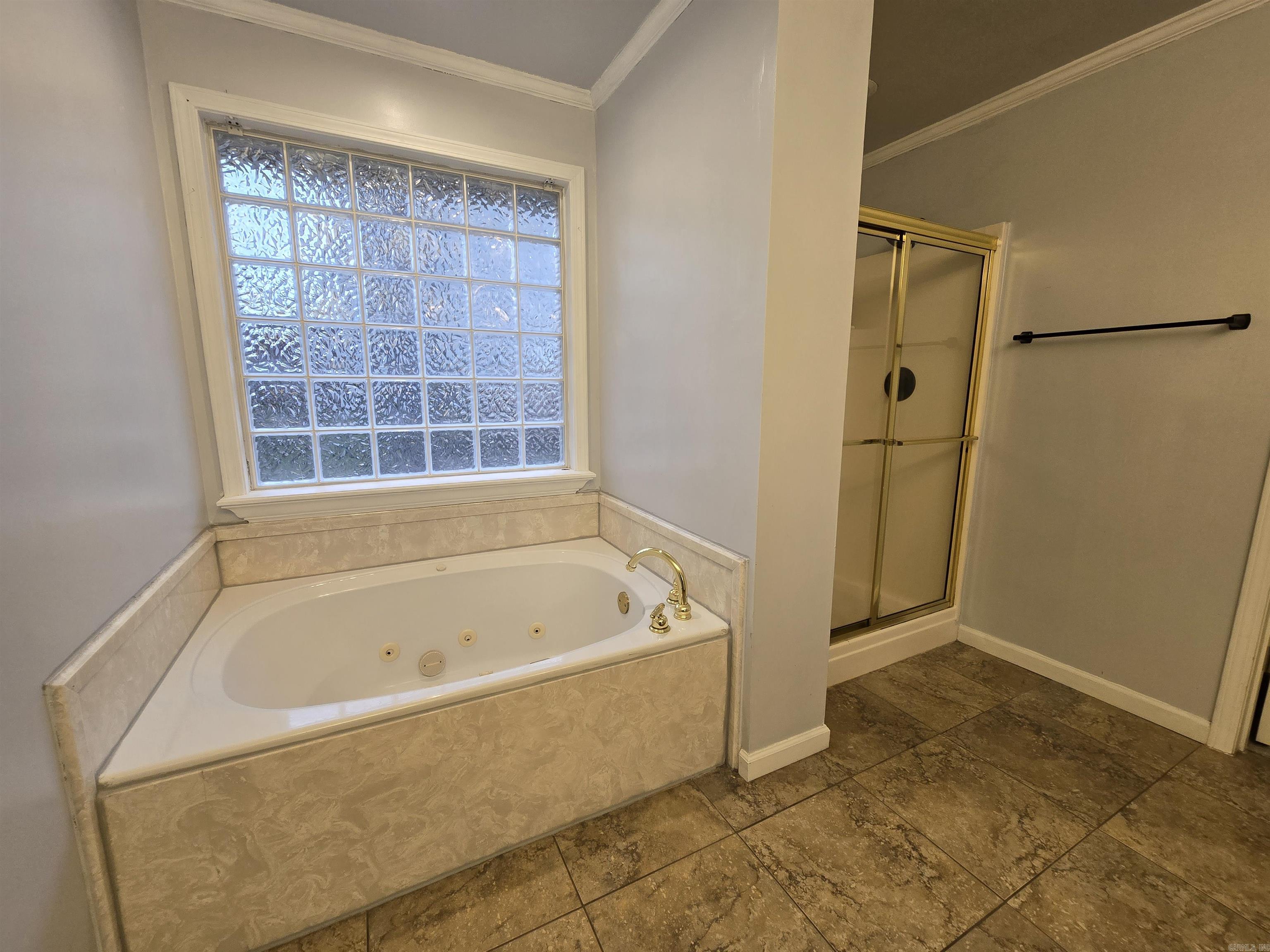 1015  River Oaks  Benton, AR