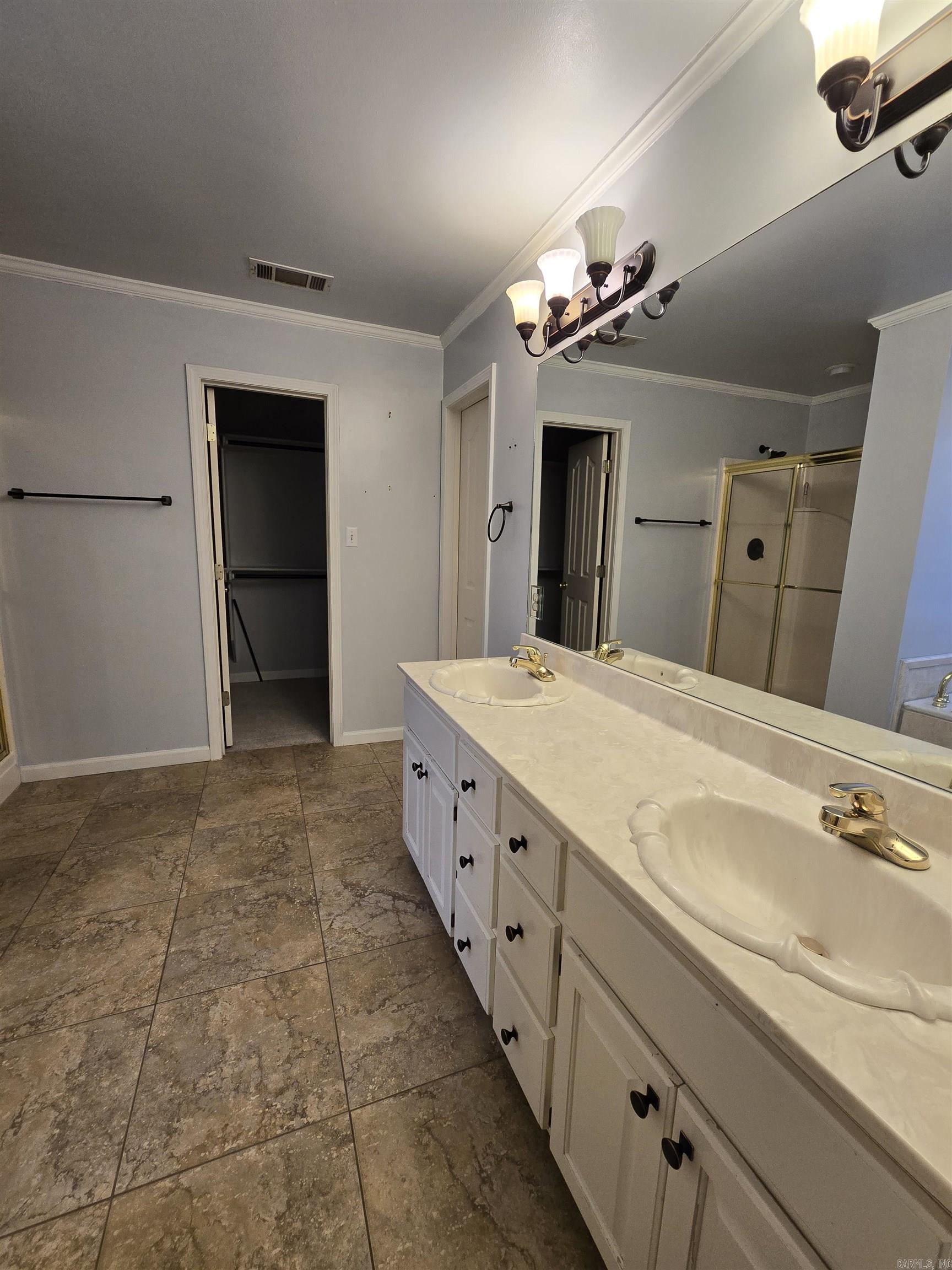 1015  River Oaks  Benton, AR