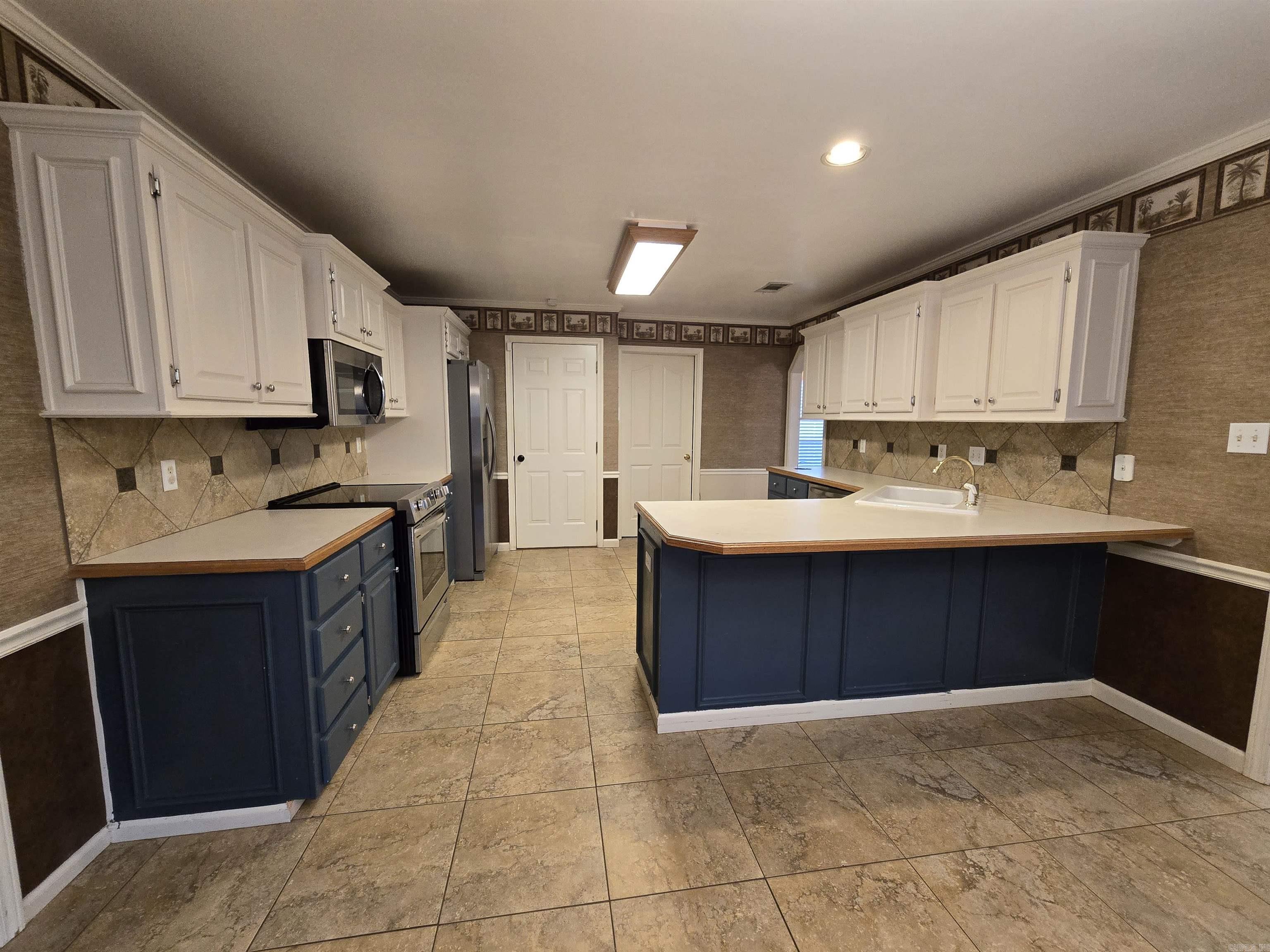 1015  River Oaks  Benton, AR