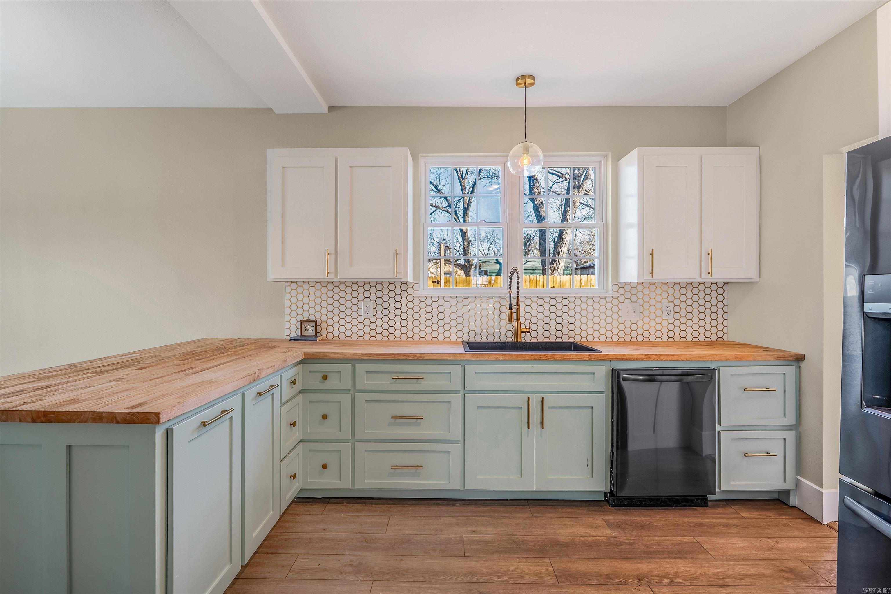 1310 W Arch Avenue Searcy, AR 72143