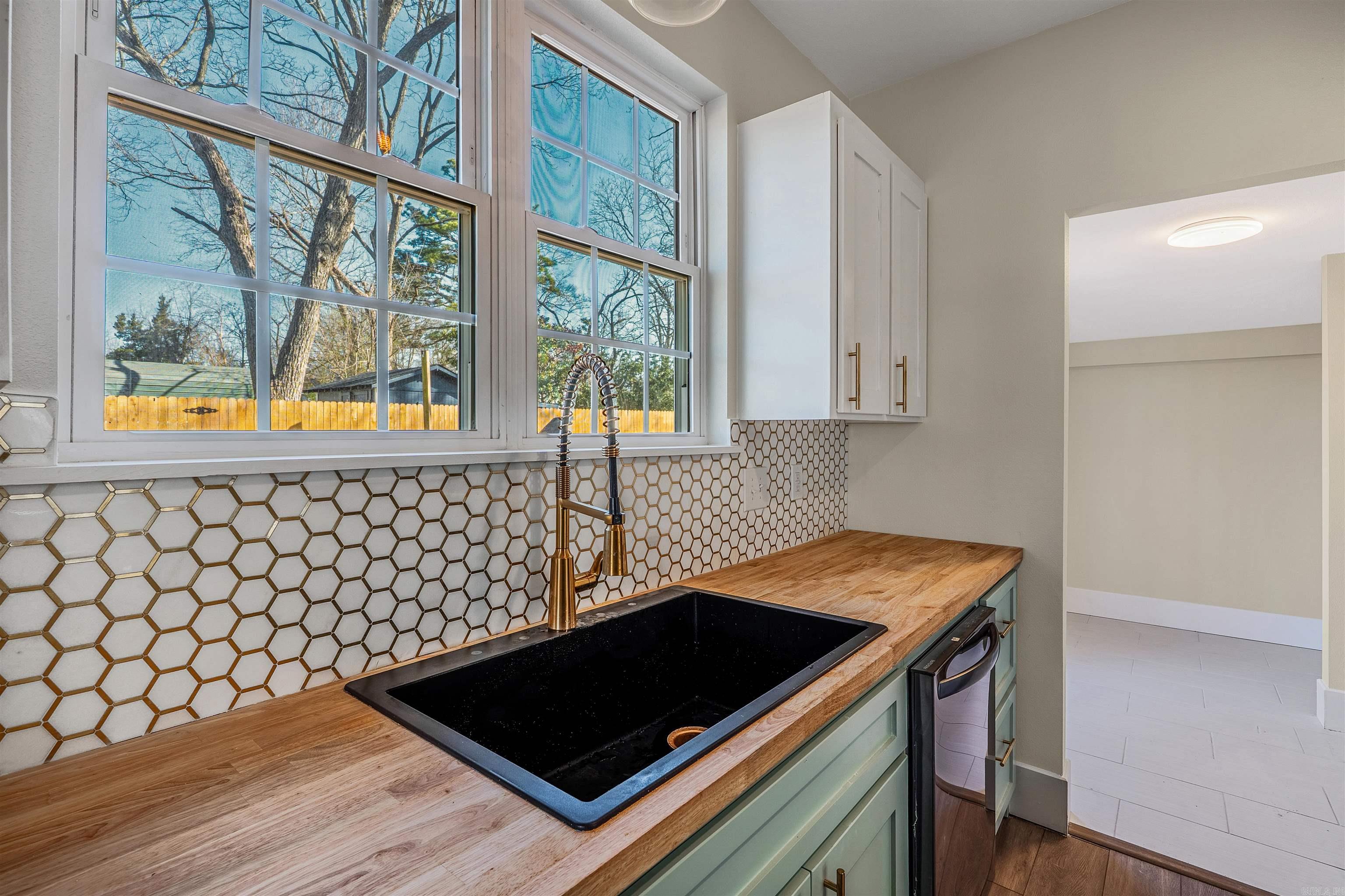 1310 W Arch Avenue Searcy, AR 72143