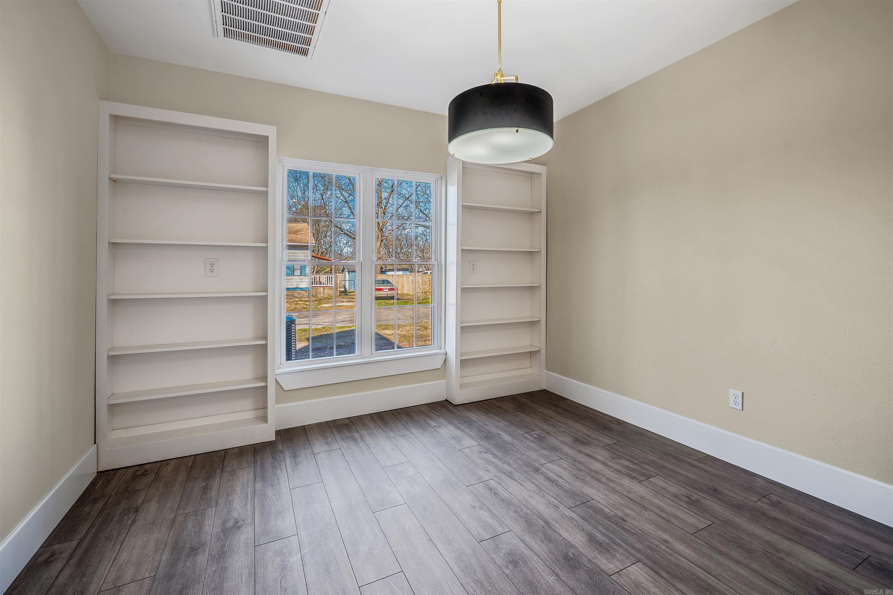 1310 W Arch Avenue Searcy, AR 72143