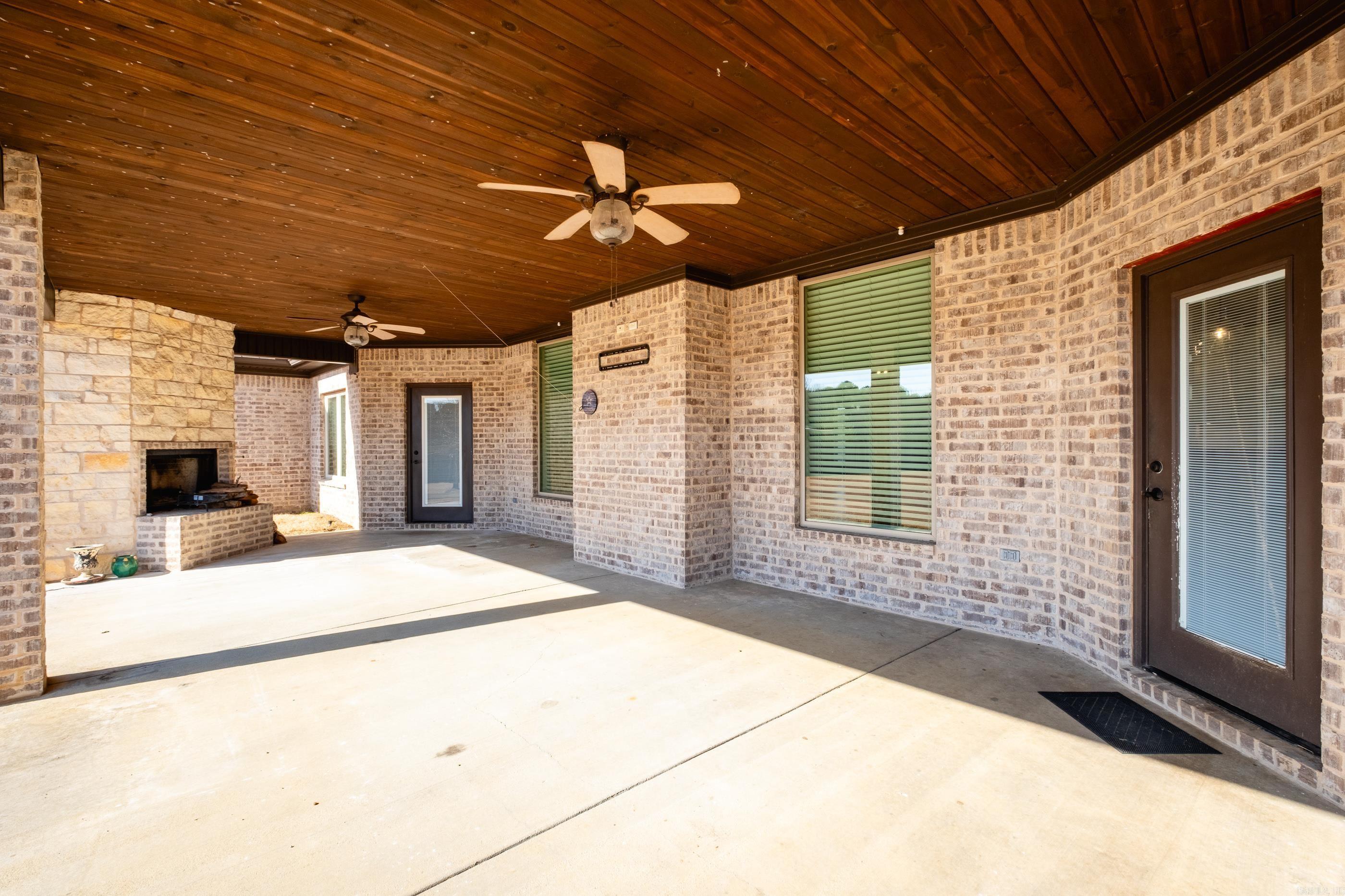7011  Westshore  Benton, AR