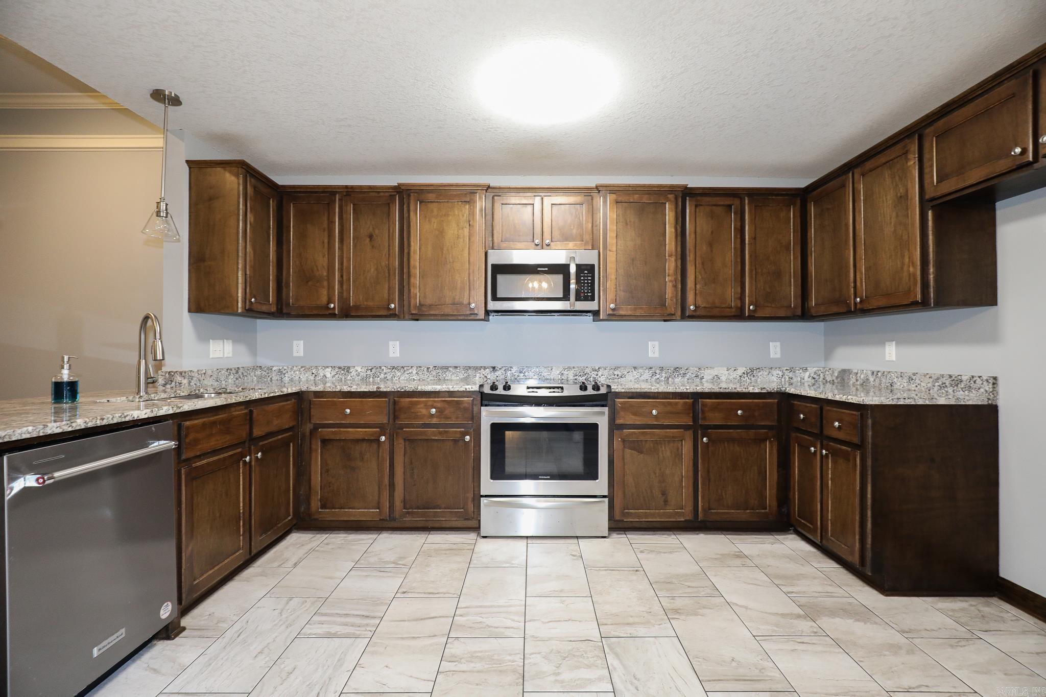 412 S Shady Ln  Benton, AR