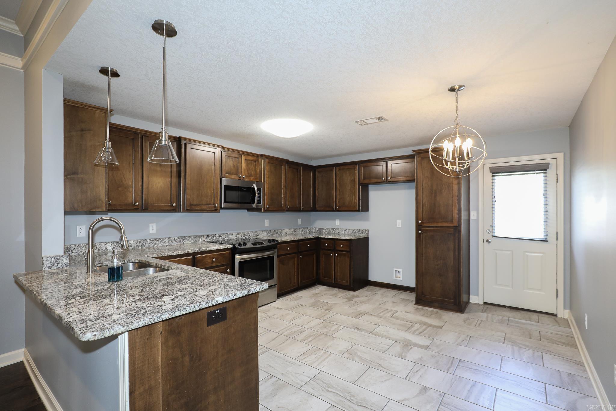 412 S Shady Ln  Benton, AR