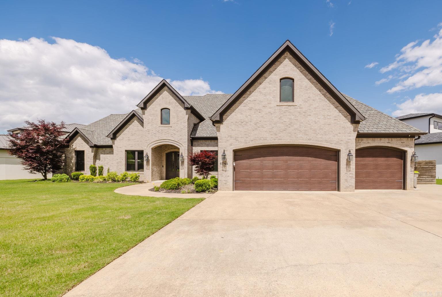 6745  Hilo  Benton, AR