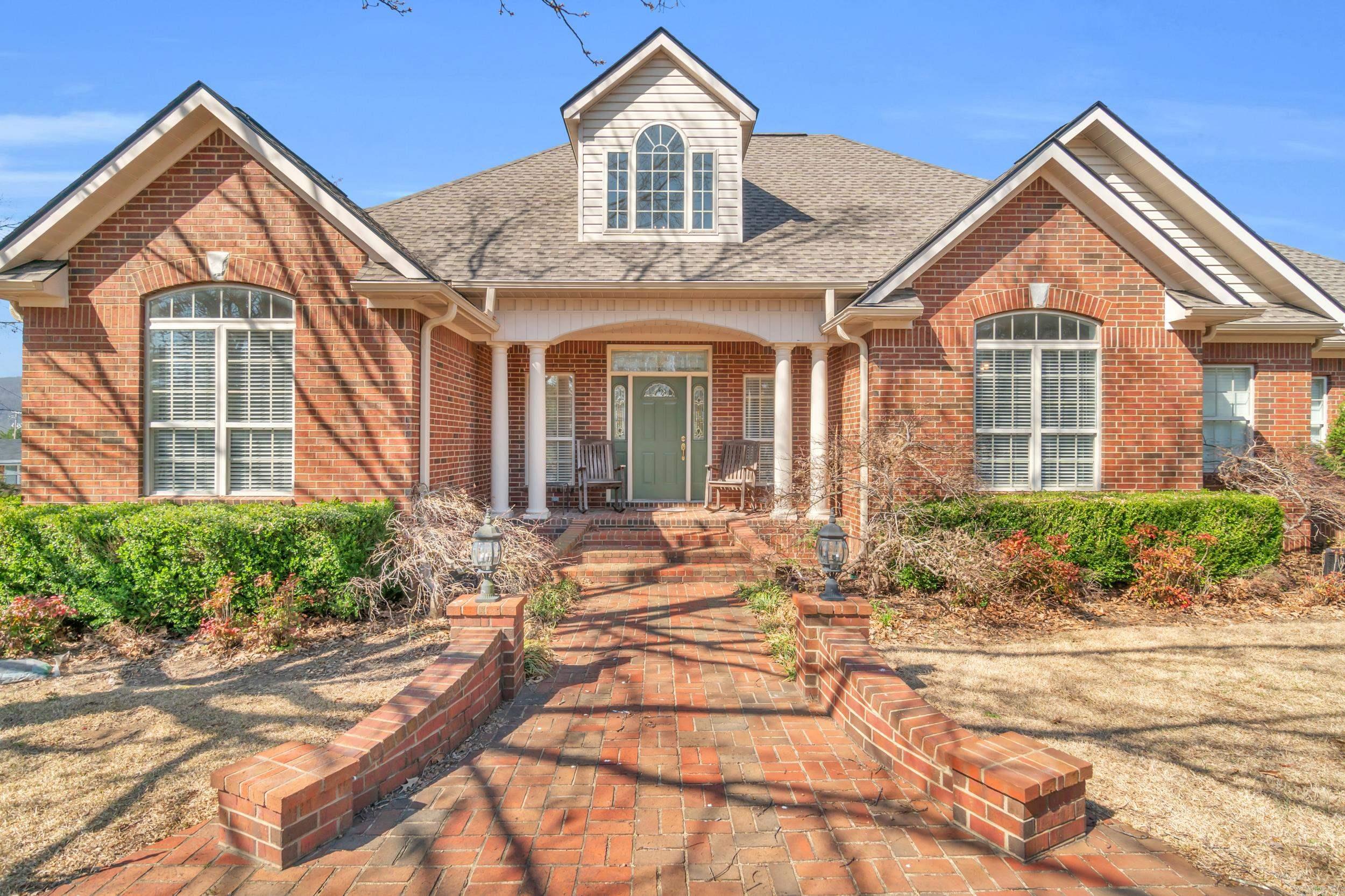 206 N Riggsville  Mountain View, AR