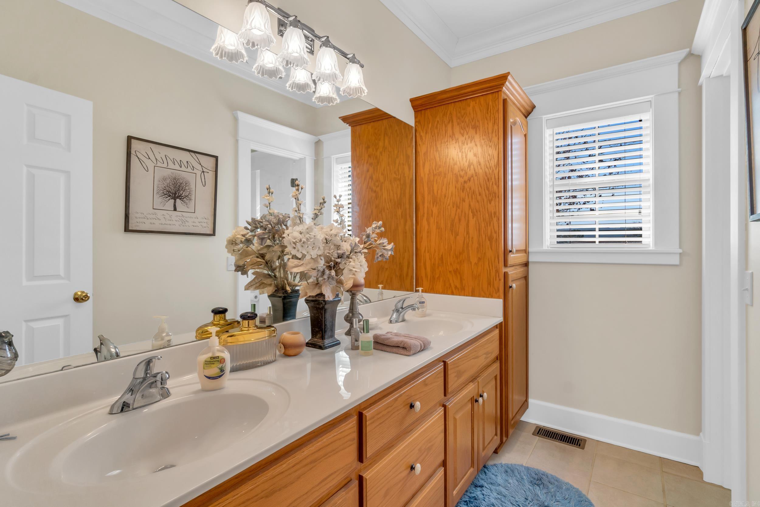 206 N Riggsville  Mountain View, AR