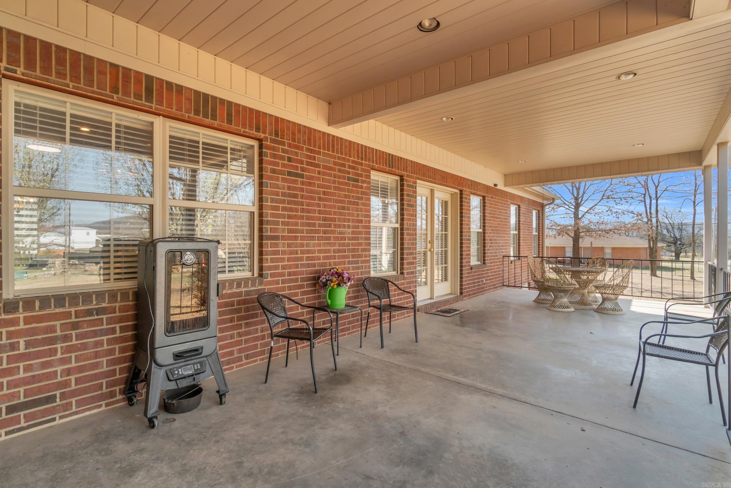 206 N Riggsville  Mountain View, AR