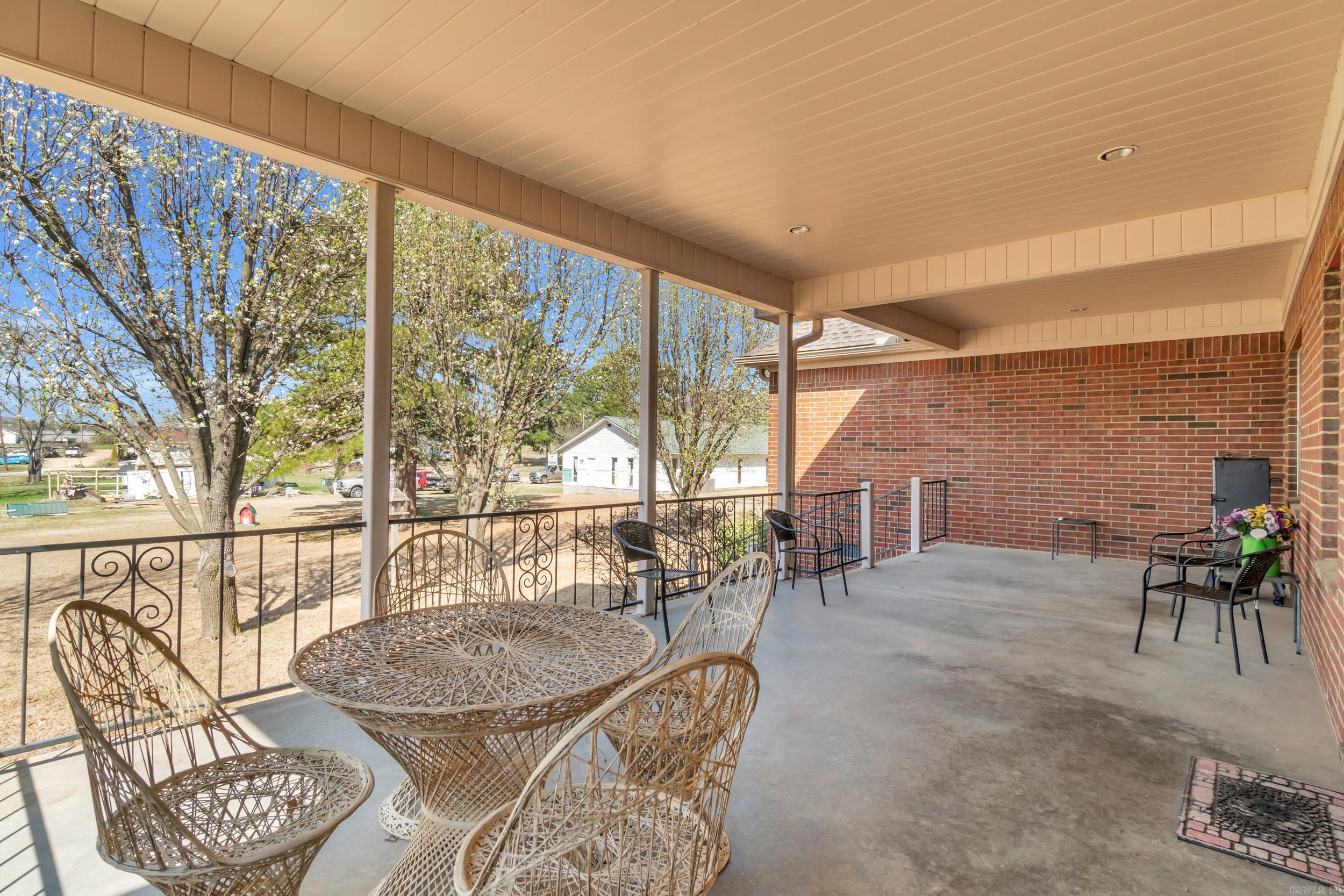 206 N Riggsville  Mountain View, AR