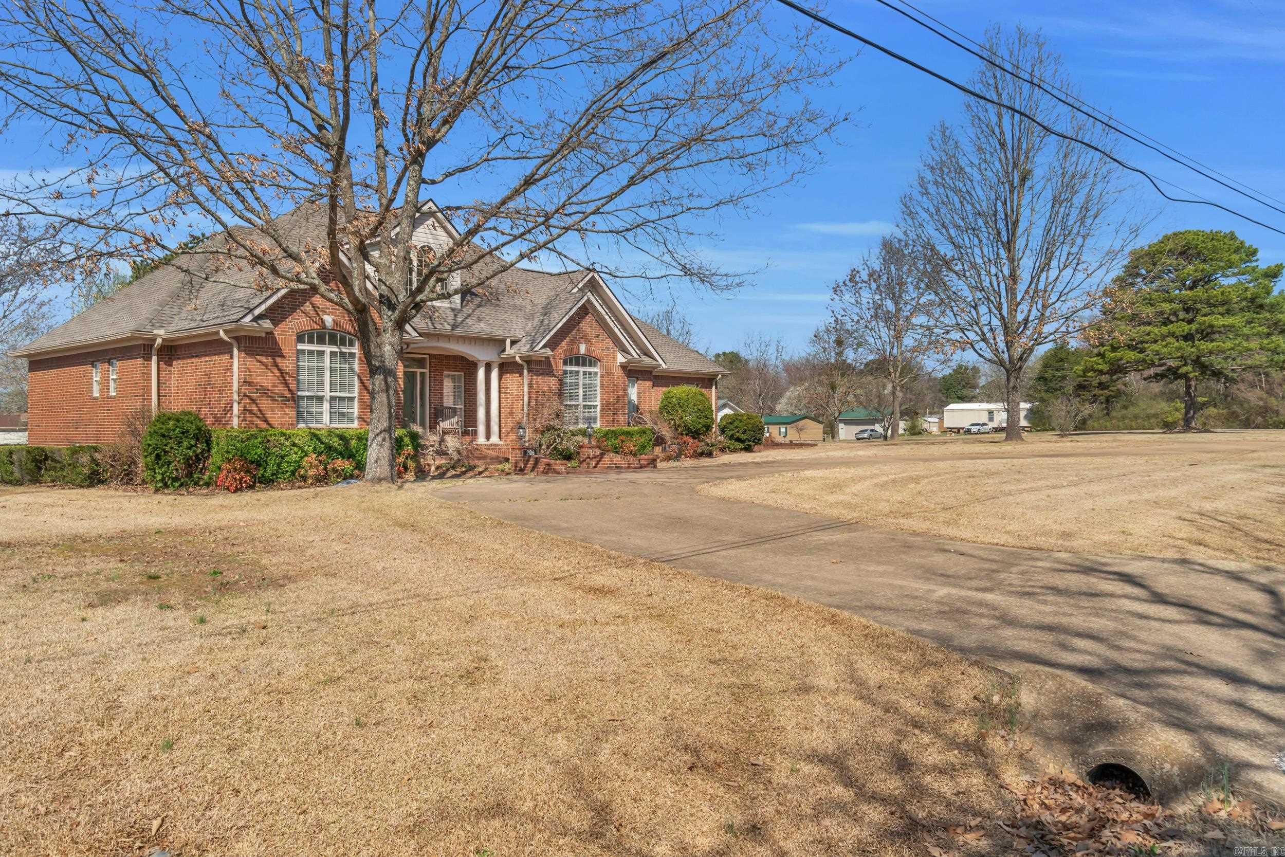 206 N Riggsville  Mountain View, AR