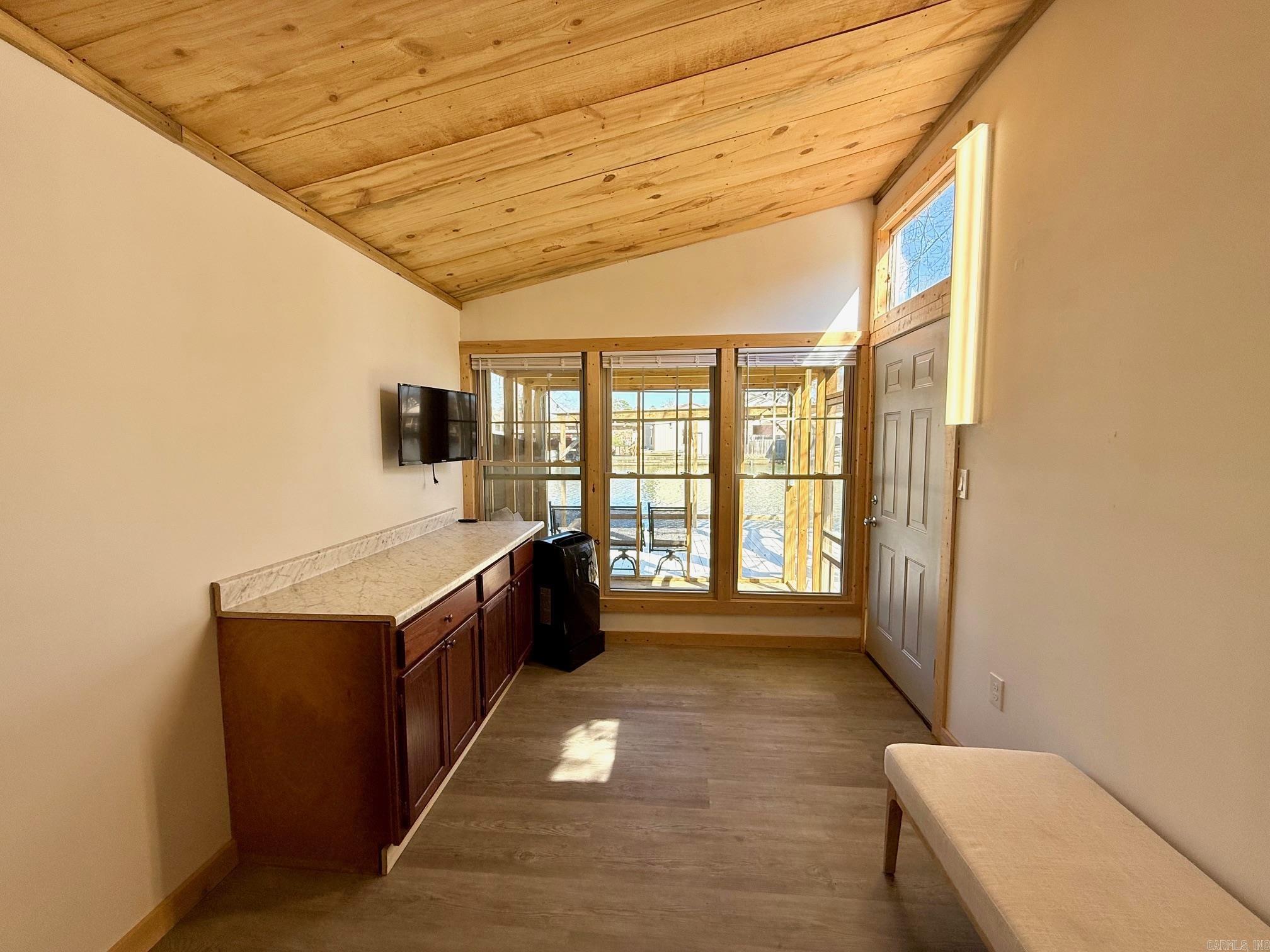114  Quaker  Royal, AR