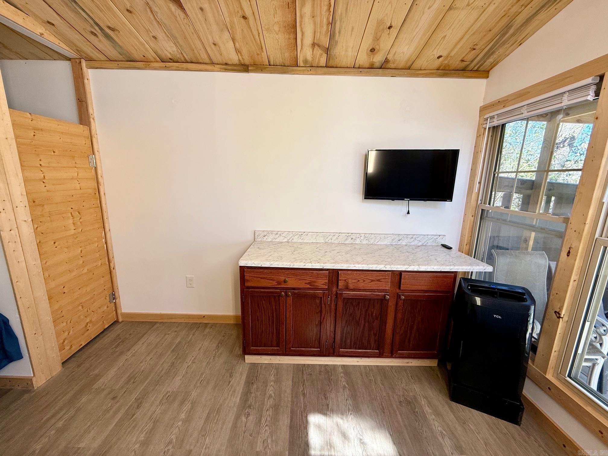 114  Quaker  Royal, AR