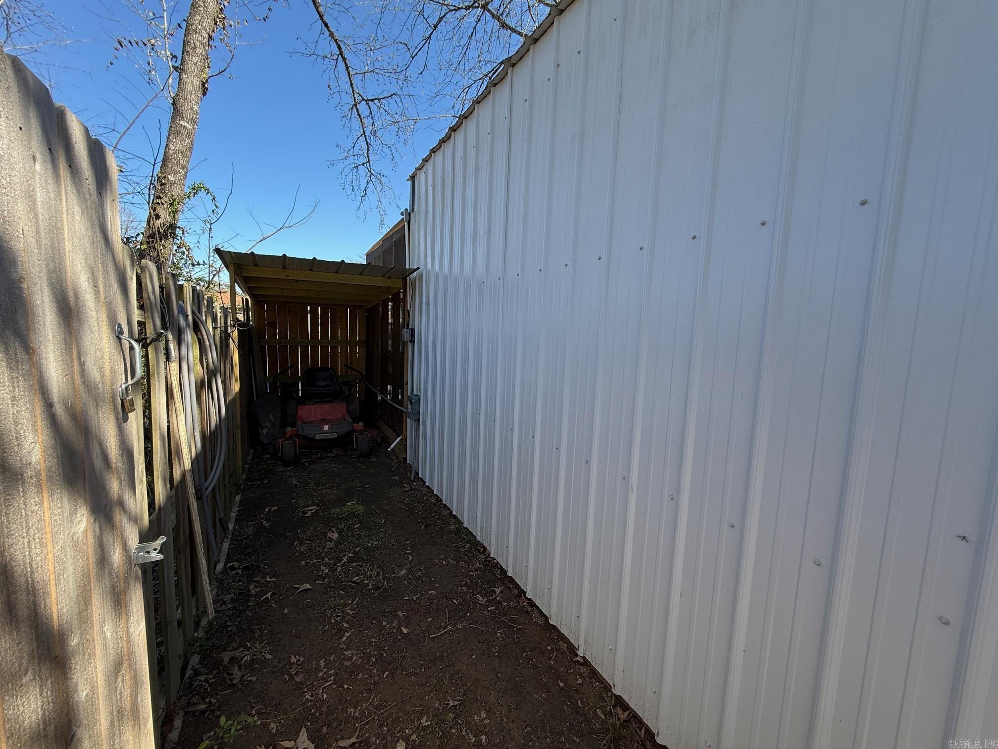 114  Quaker  Royal, AR
