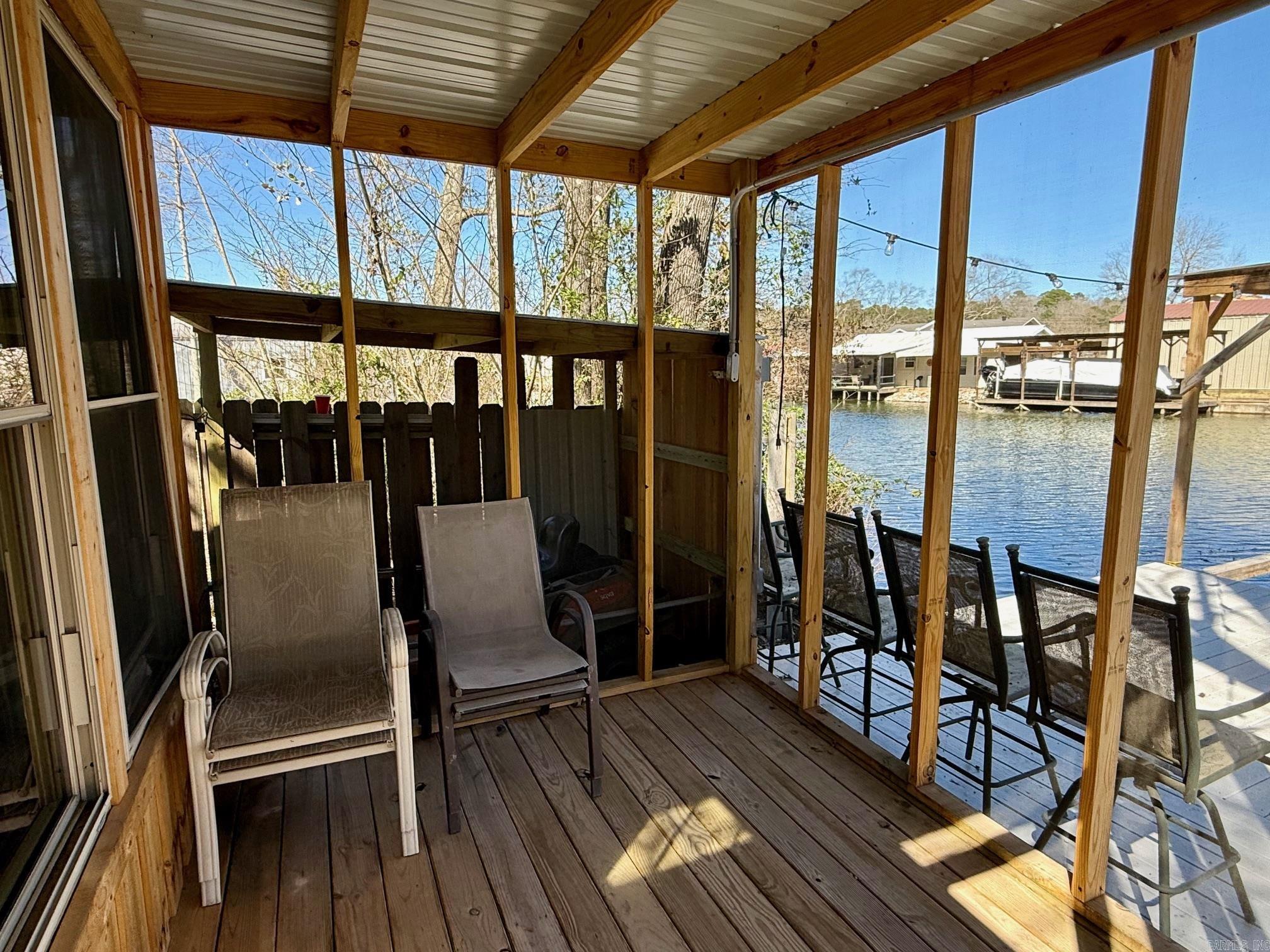 114  Quaker  Royal, AR