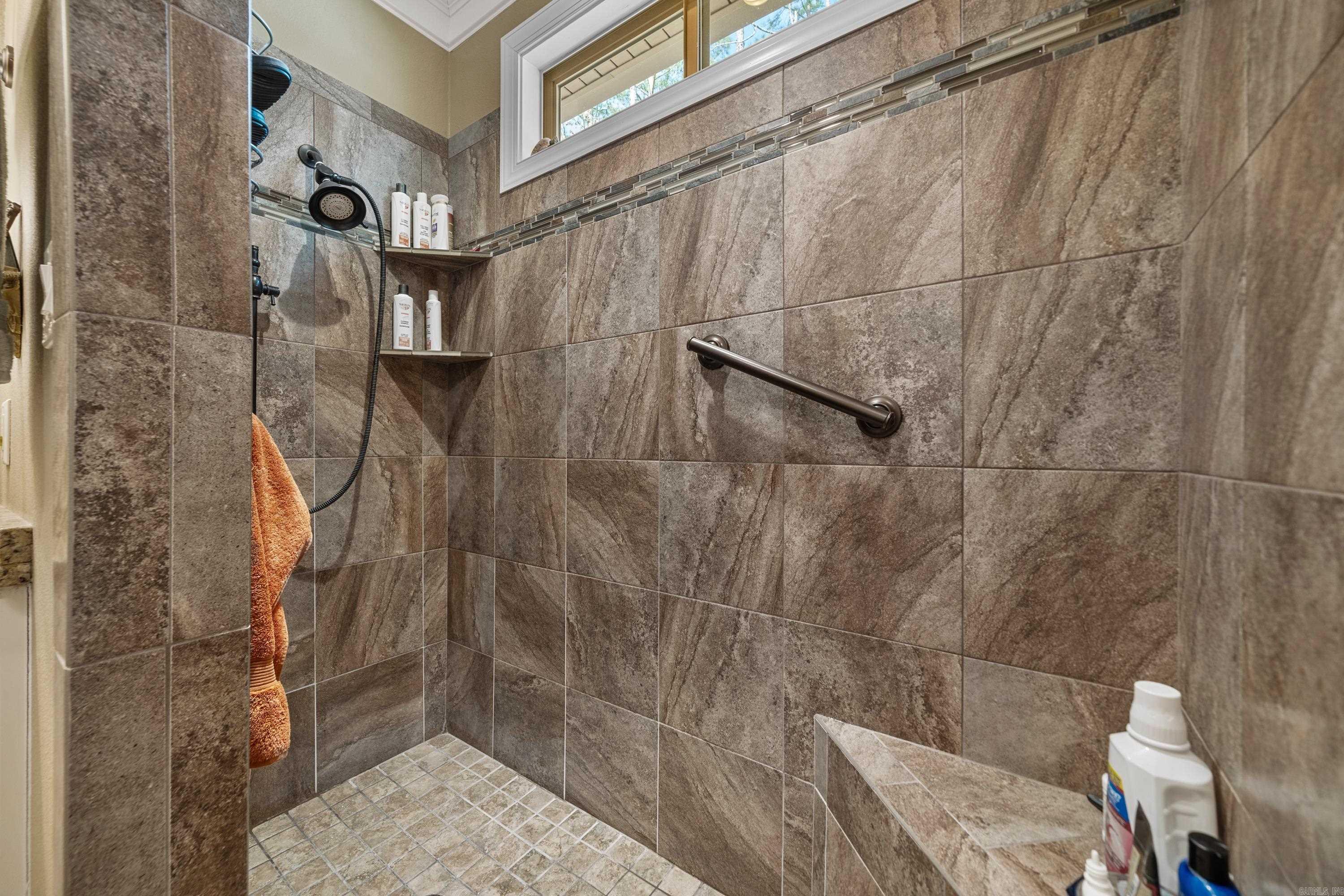 16  Alabanza Ln  Hot Springs Village, AR
