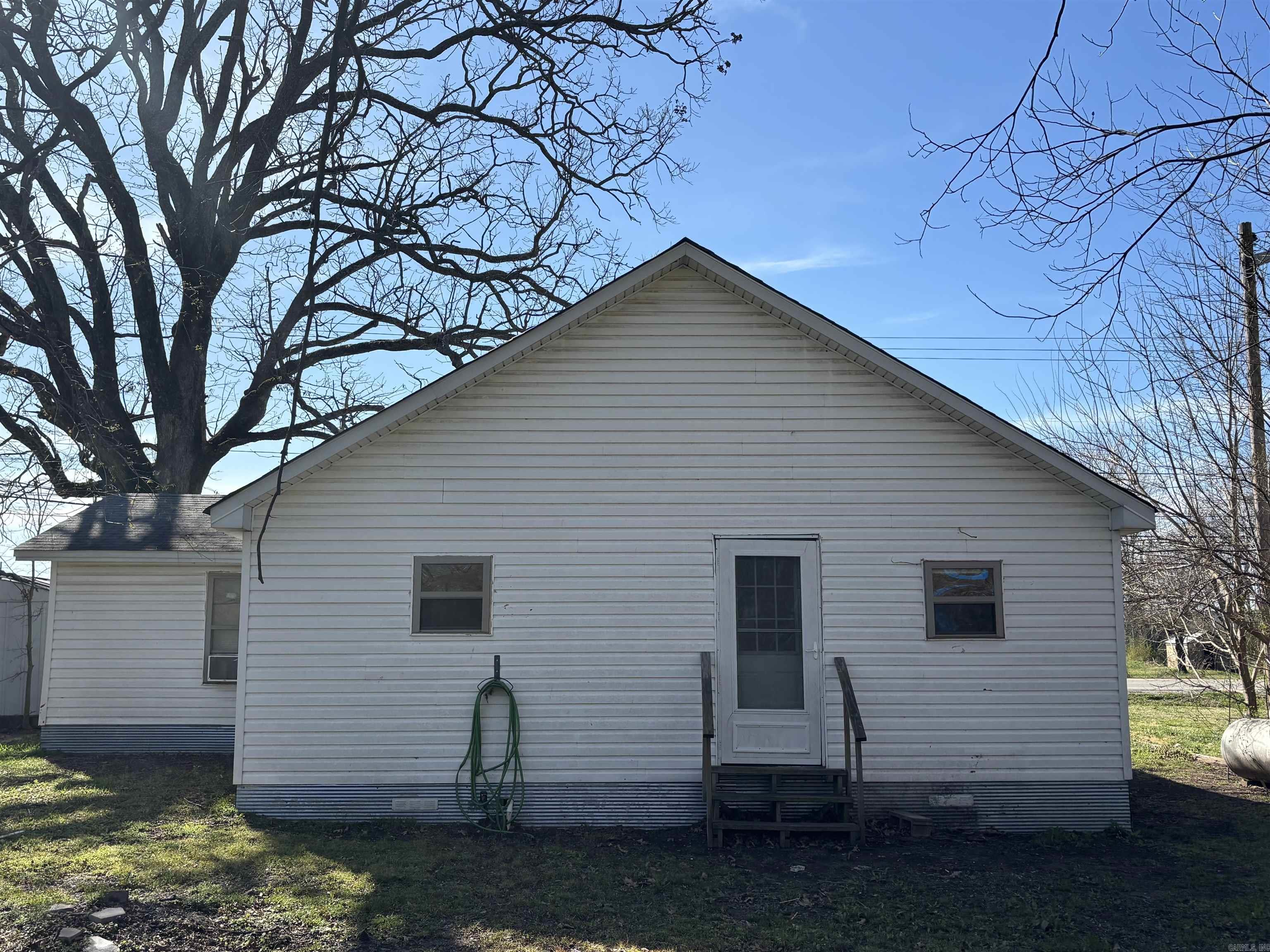 591  Main  Pleasant Plains, AR