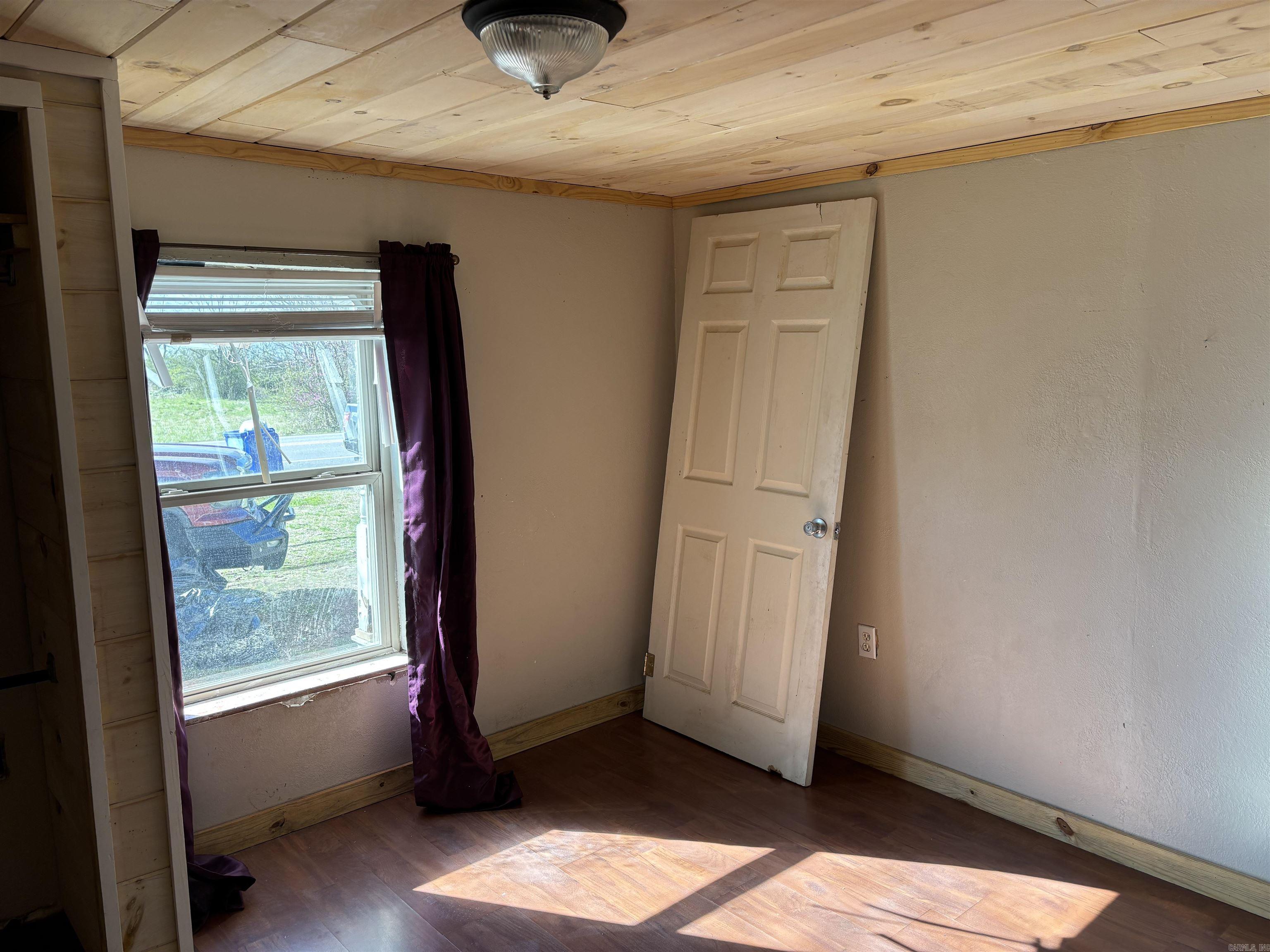 591  Main  Pleasant Plains, AR