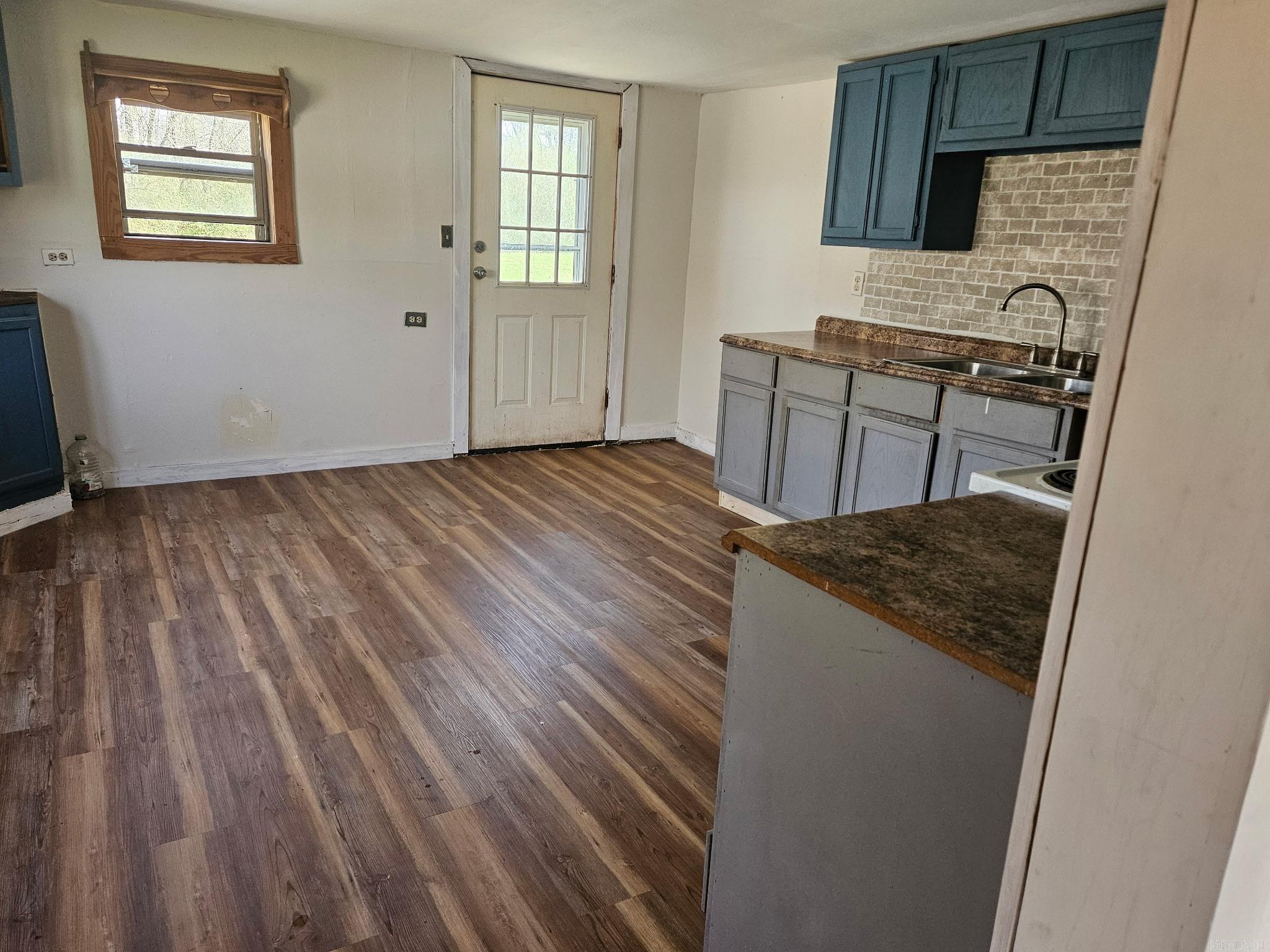 591  Main  Pleasant Plains, AR