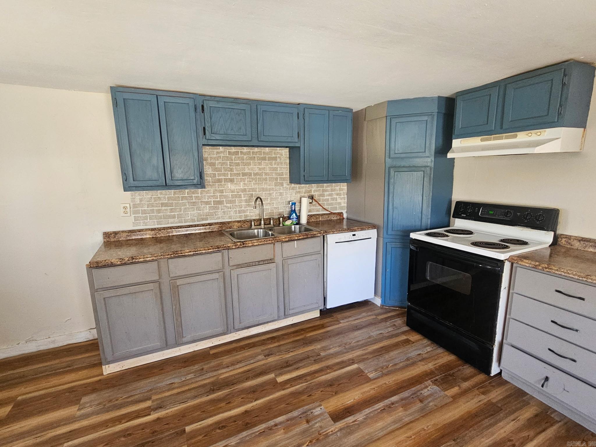 591  Main  Pleasant Plains, AR