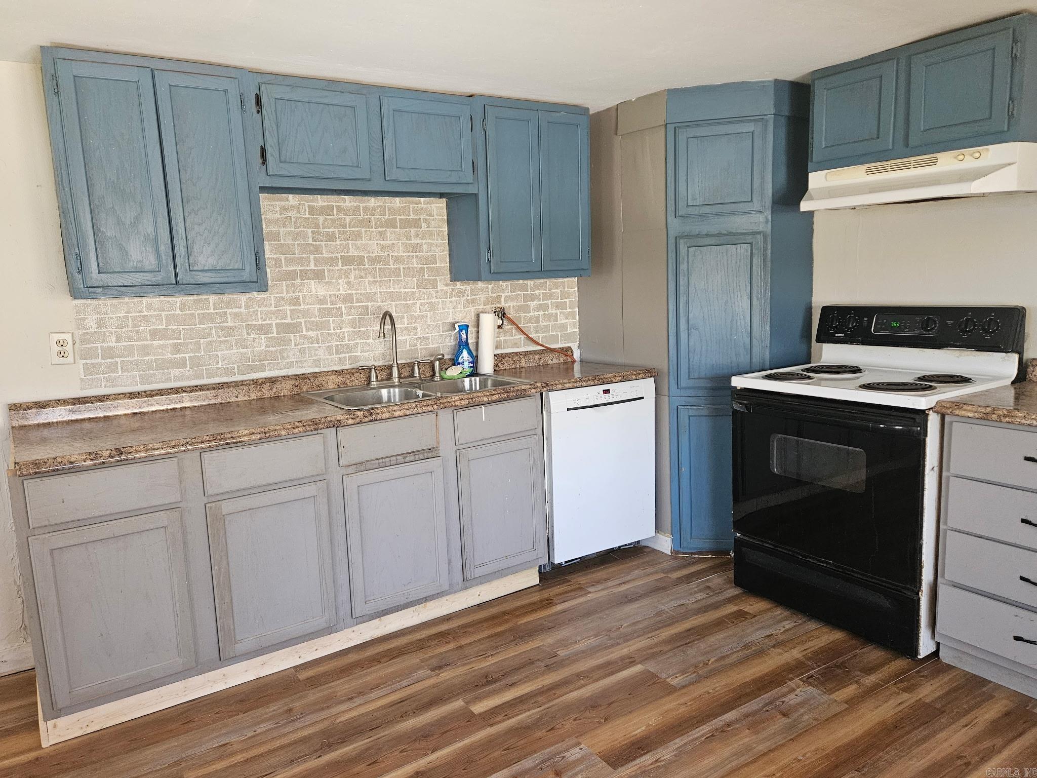 591  Main  Pleasant Plains, AR