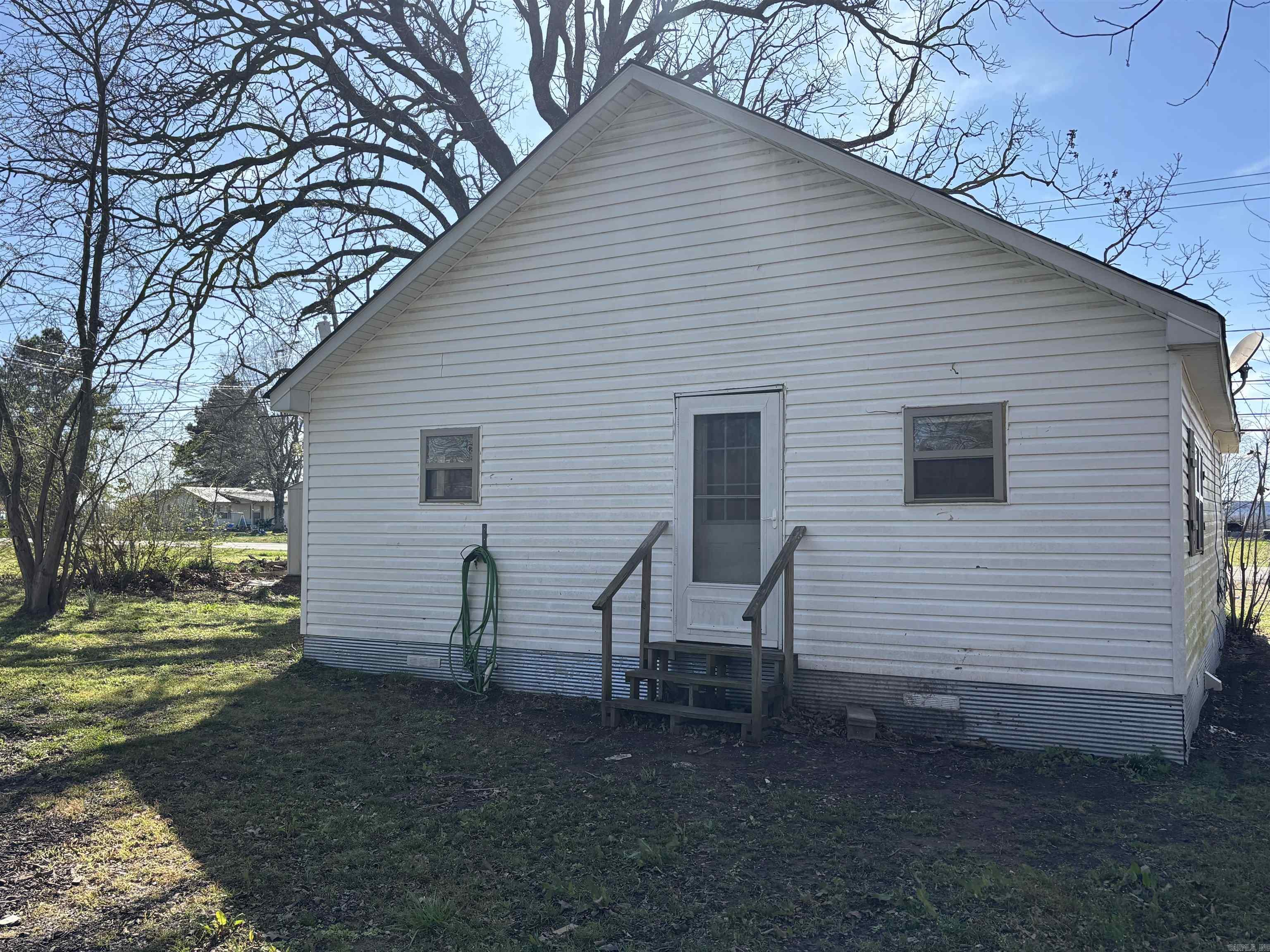 591  Main  Pleasant Plains, AR