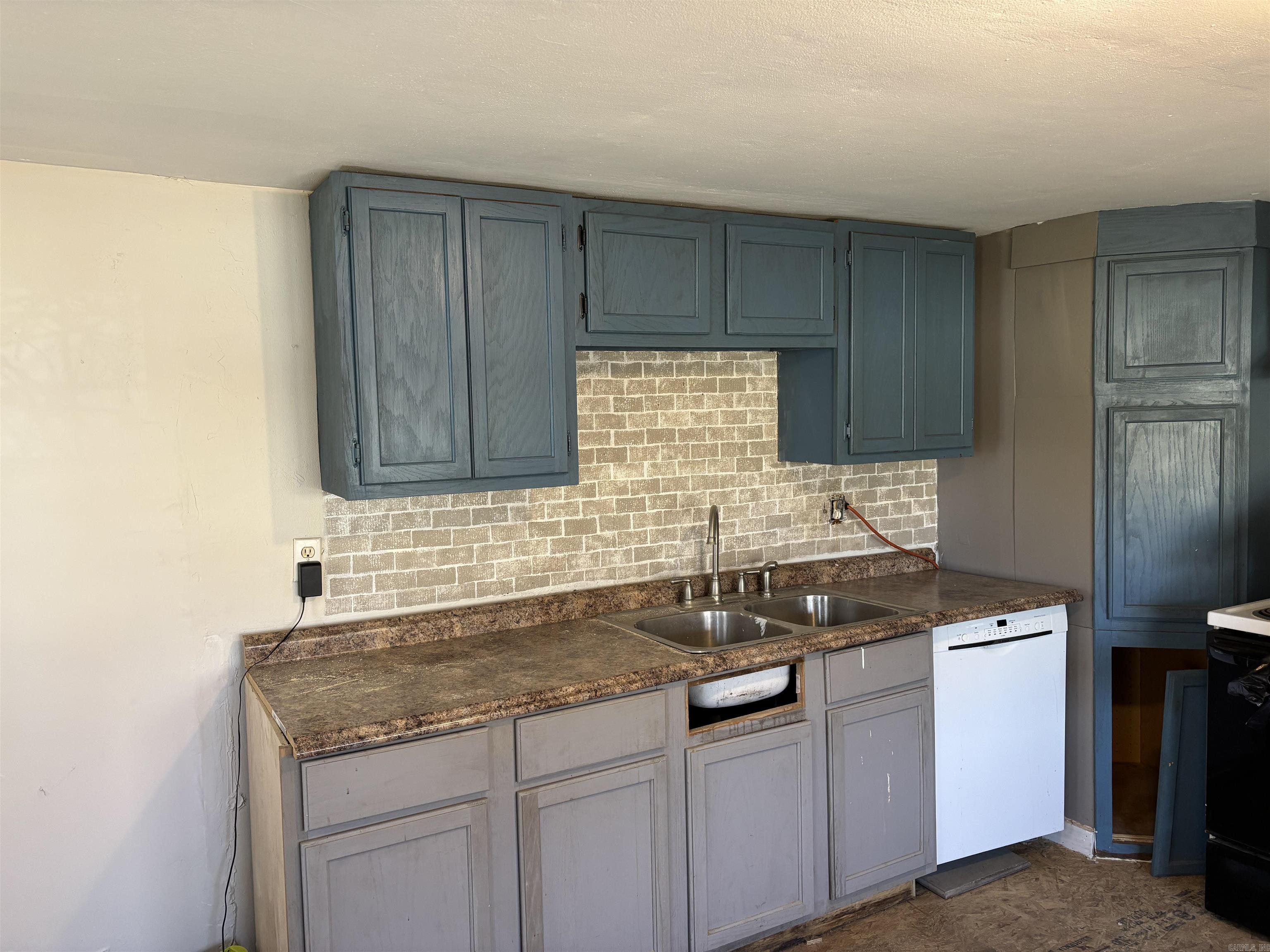 591  Main  Pleasant Plains, AR