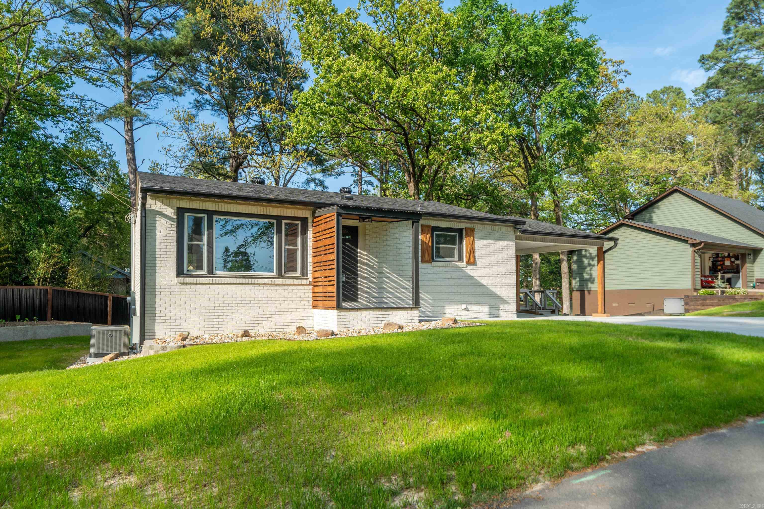 121 Parkwood Drive