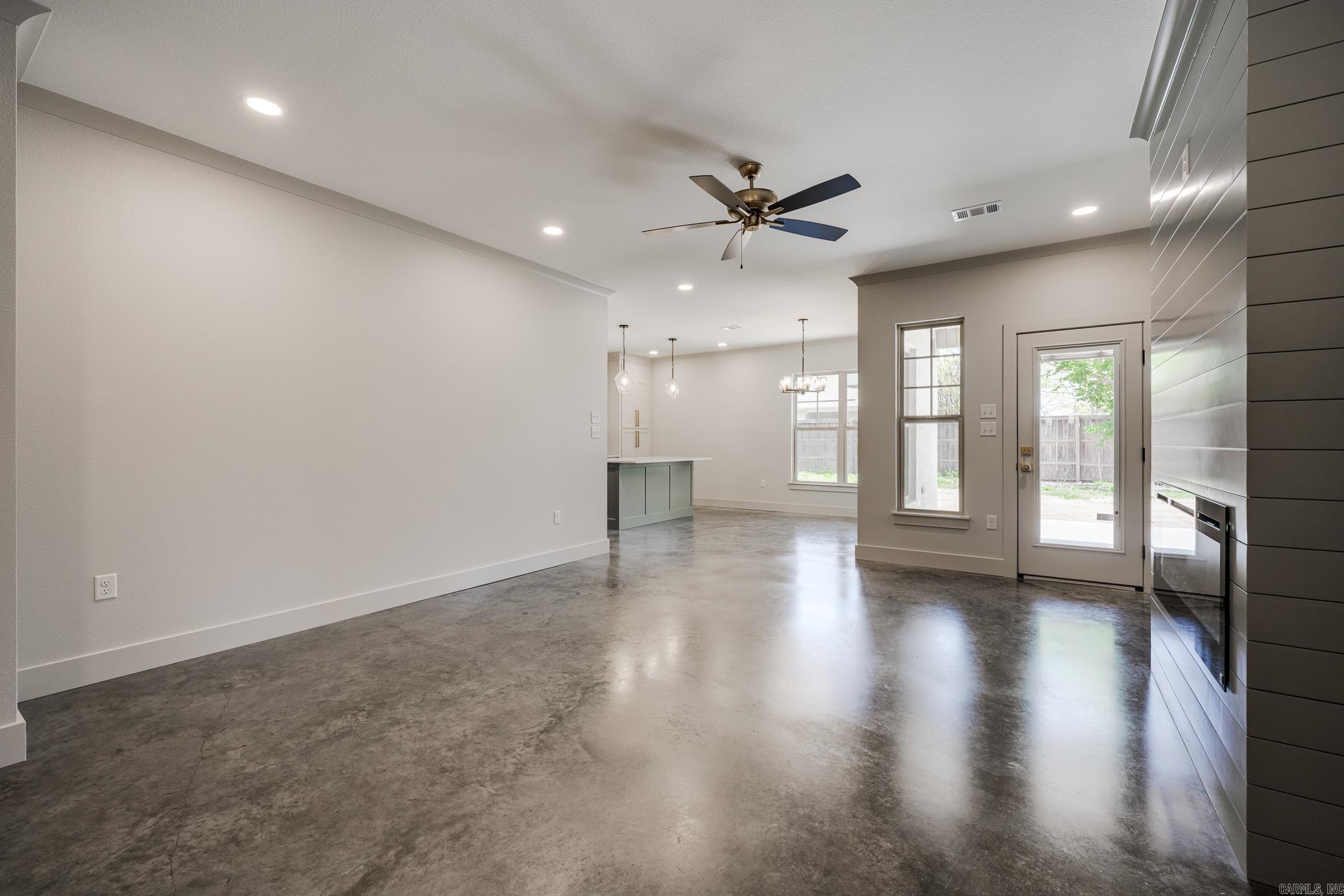 1045  Country Club  Conway, AR