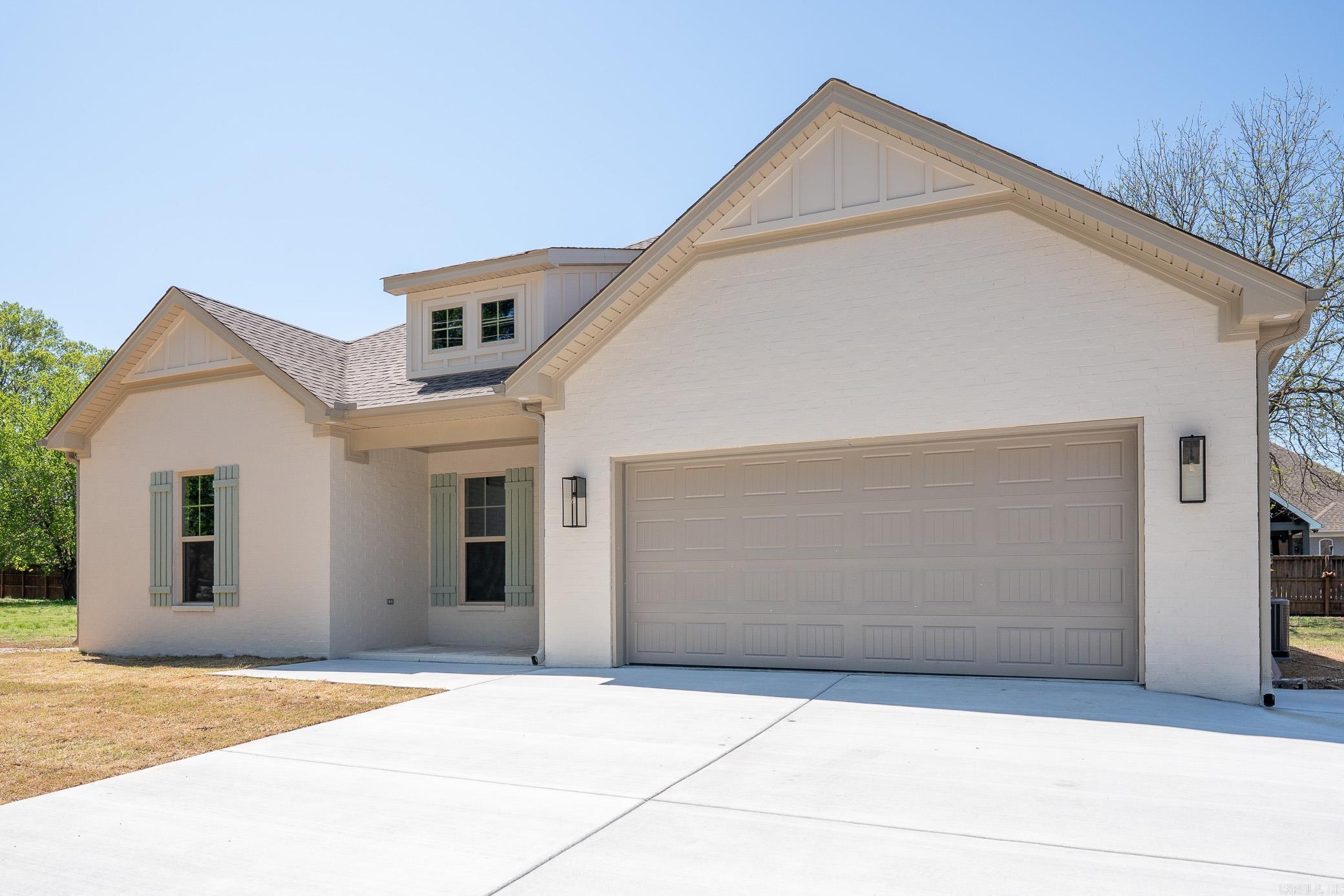 1045  Country Club  Conway, AR