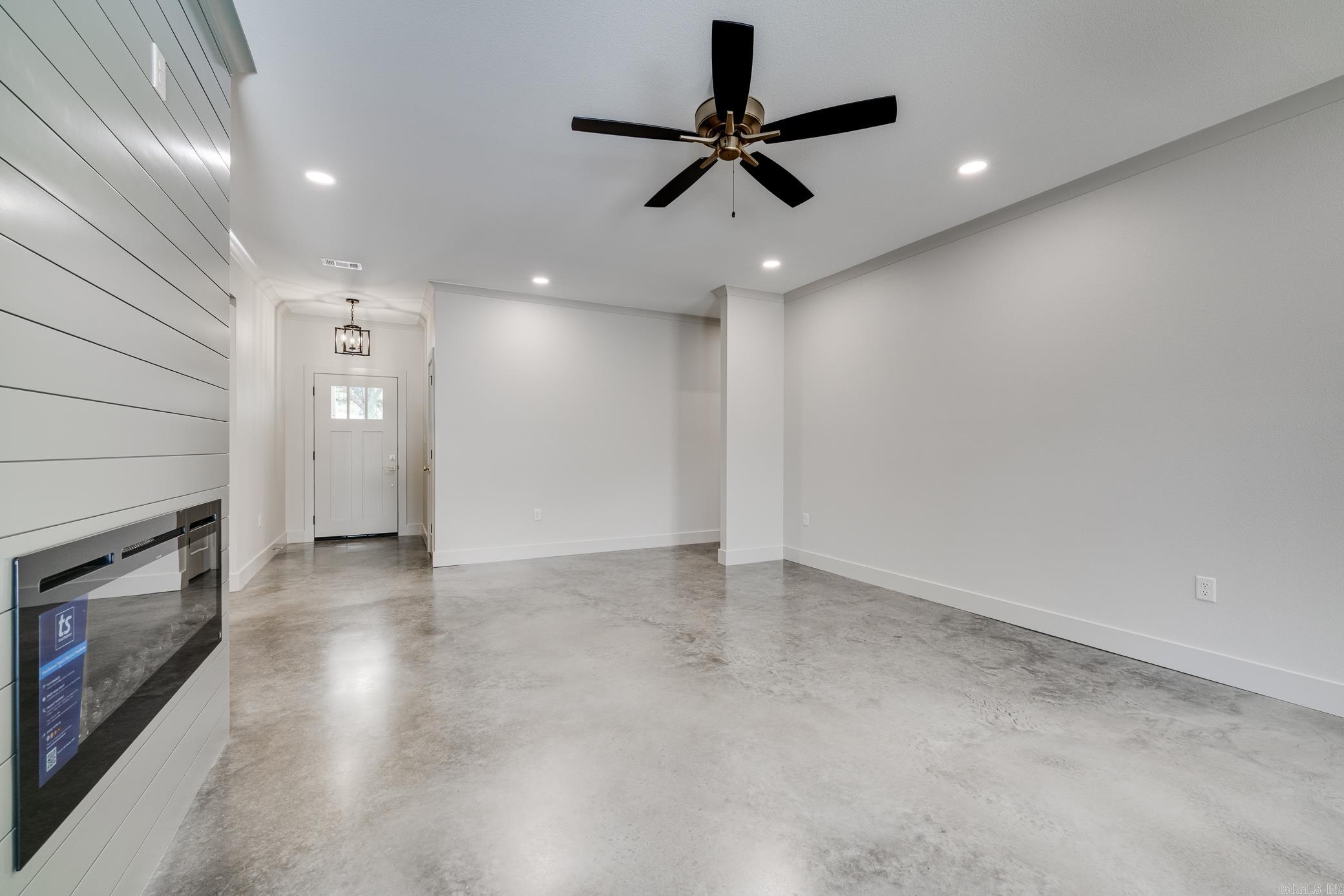 1045  Country Club  Conway, AR