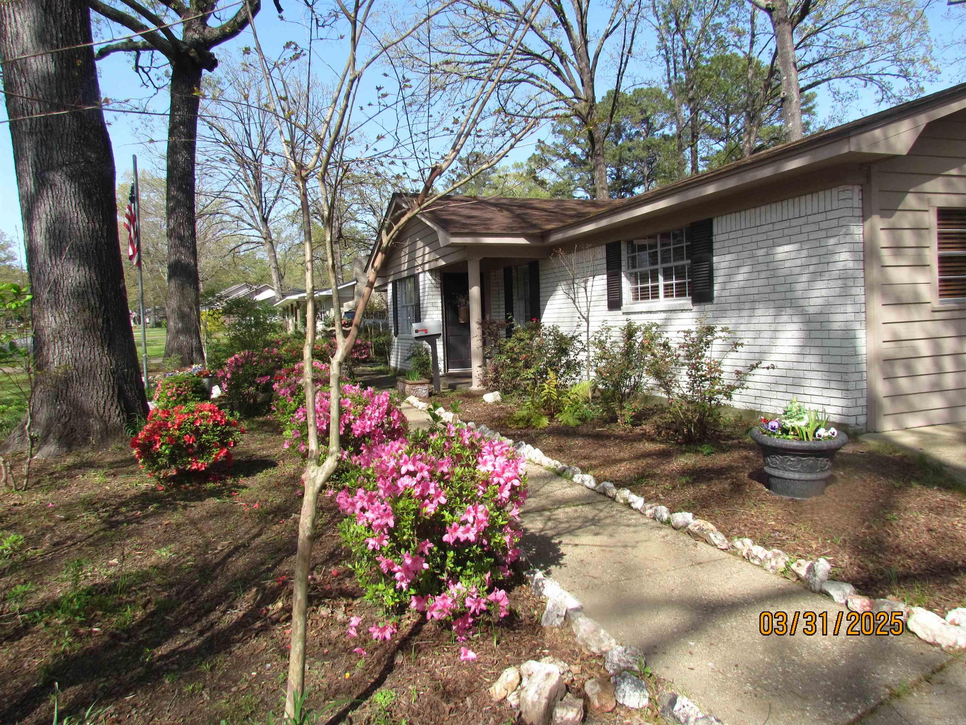1415  Chestnut  Crossett, AR