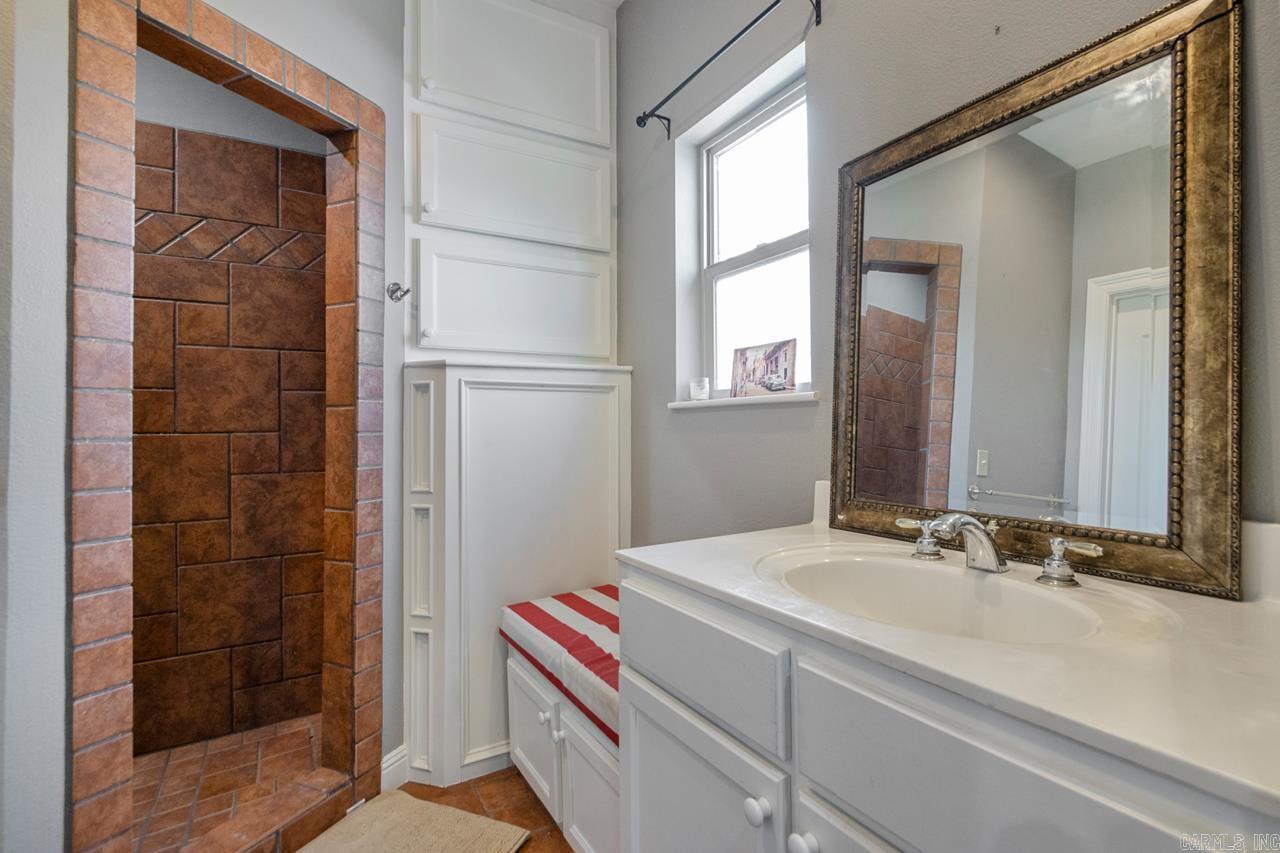 1045 Scarlett Lane Bauxite, AR 72011