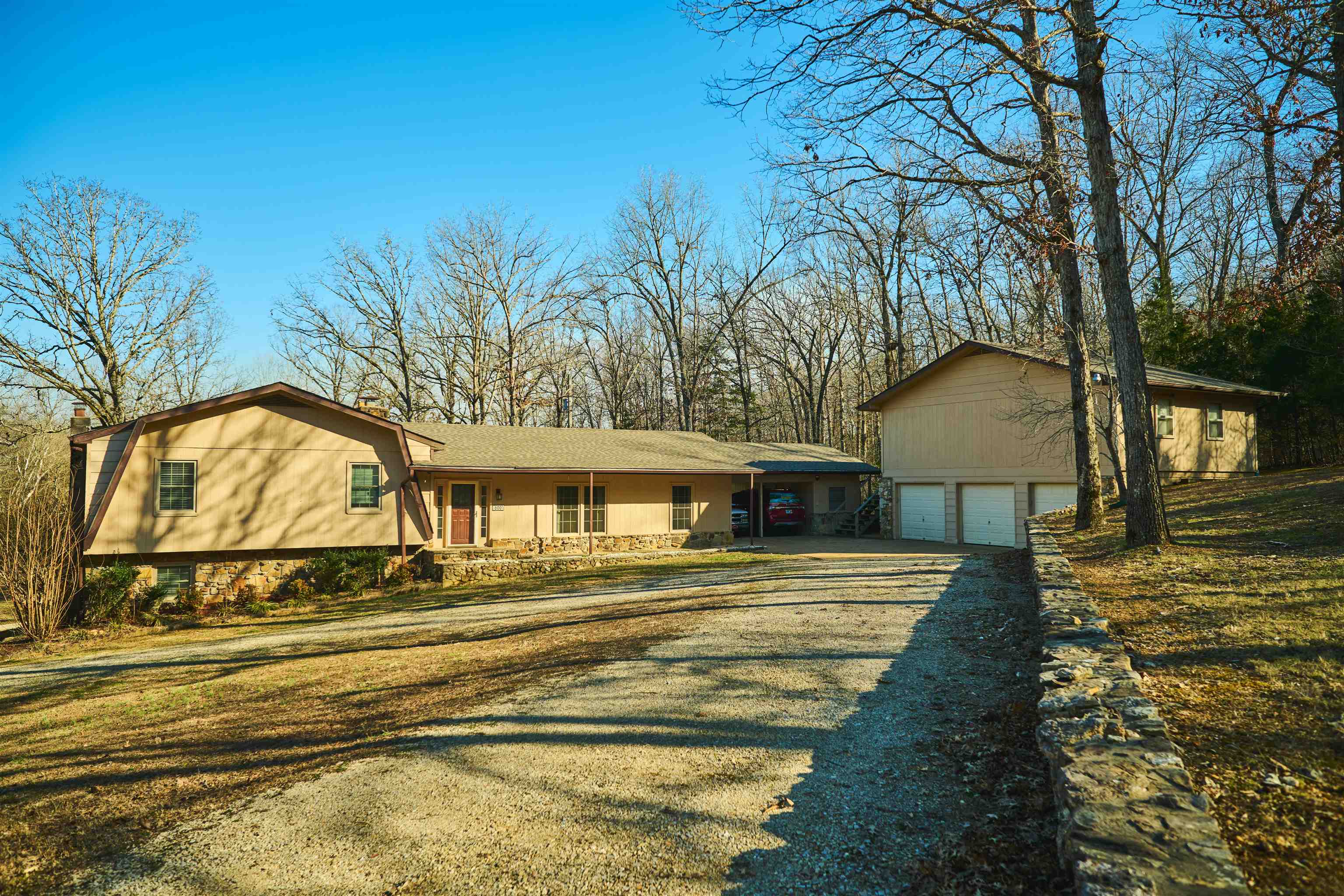 600 W Clayton St  Hardy, AR