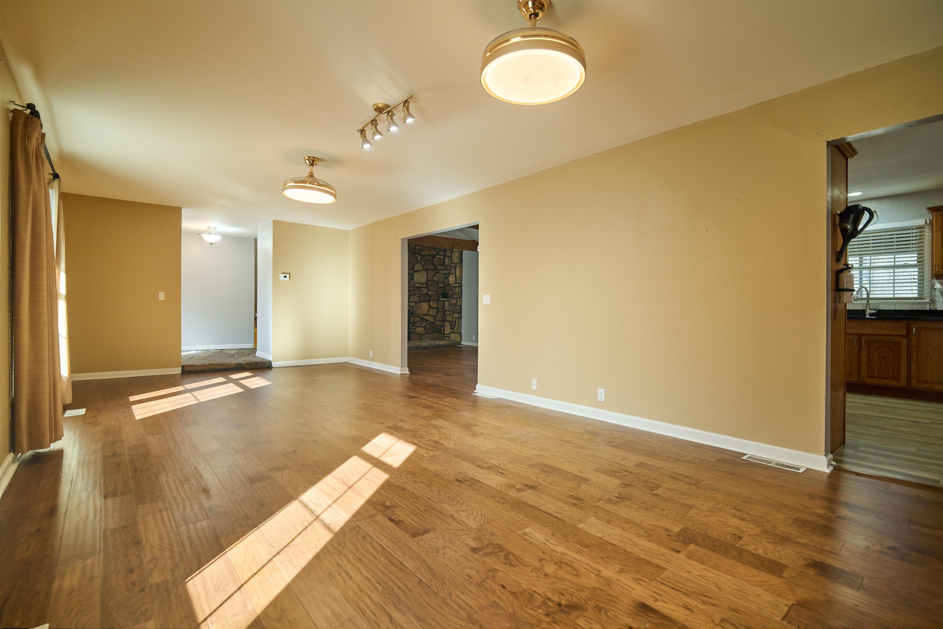 600 W Clayton St Hardy, AR 72542