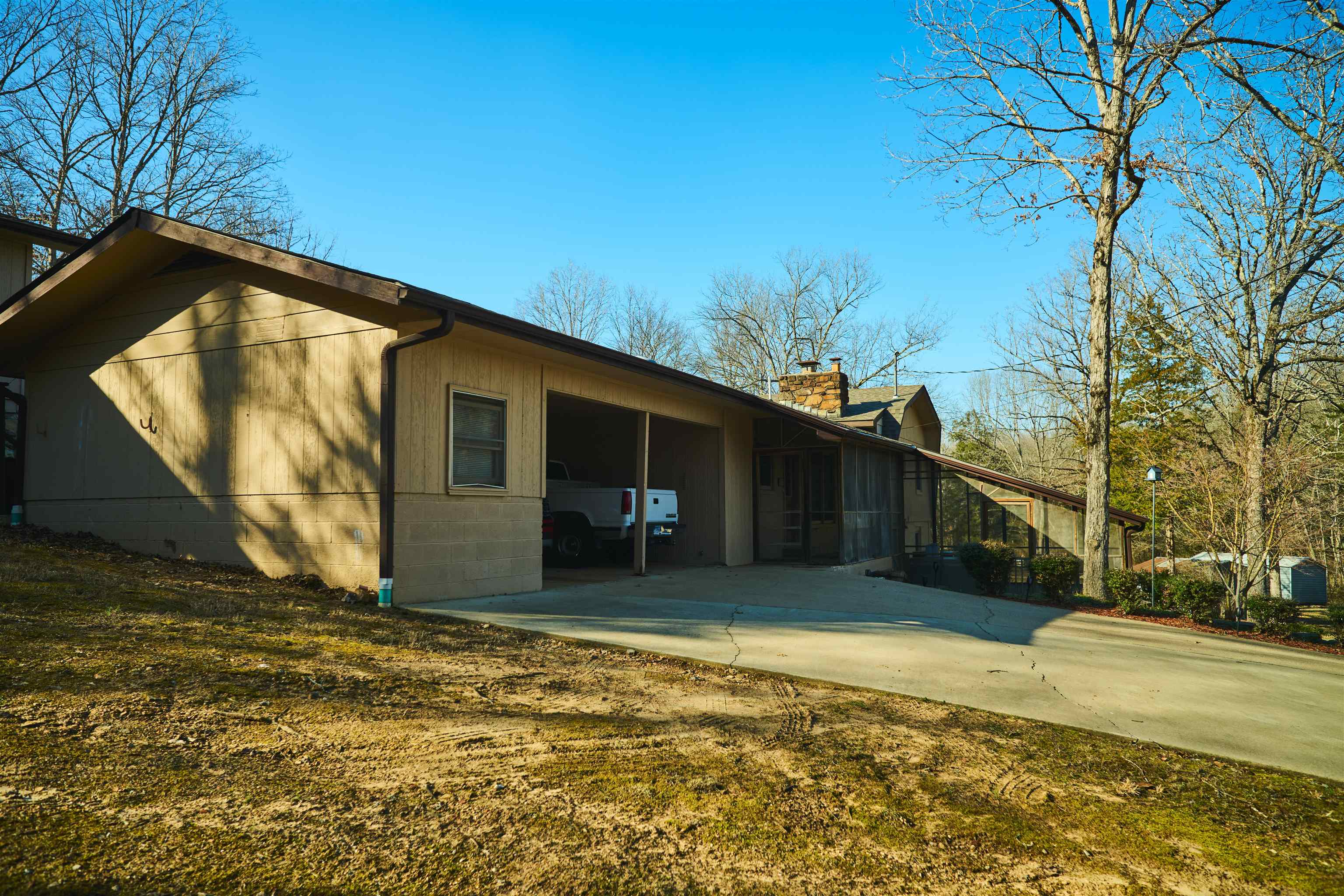 600 W Clayton St  Hardy, AR
