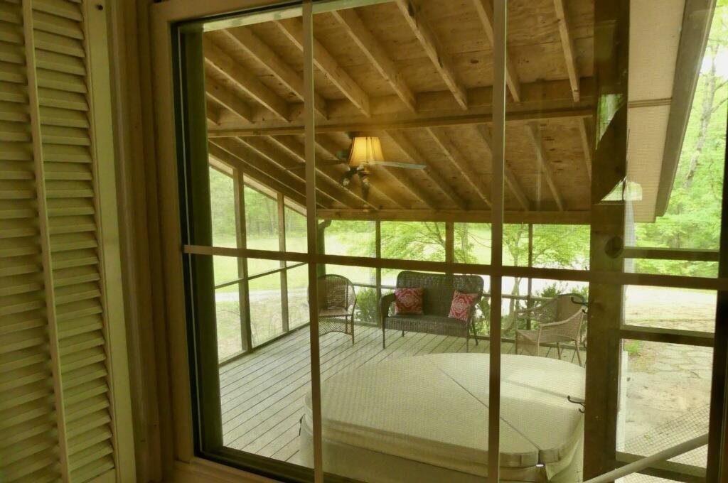 600 W Clayton St Hardy, AR 72542