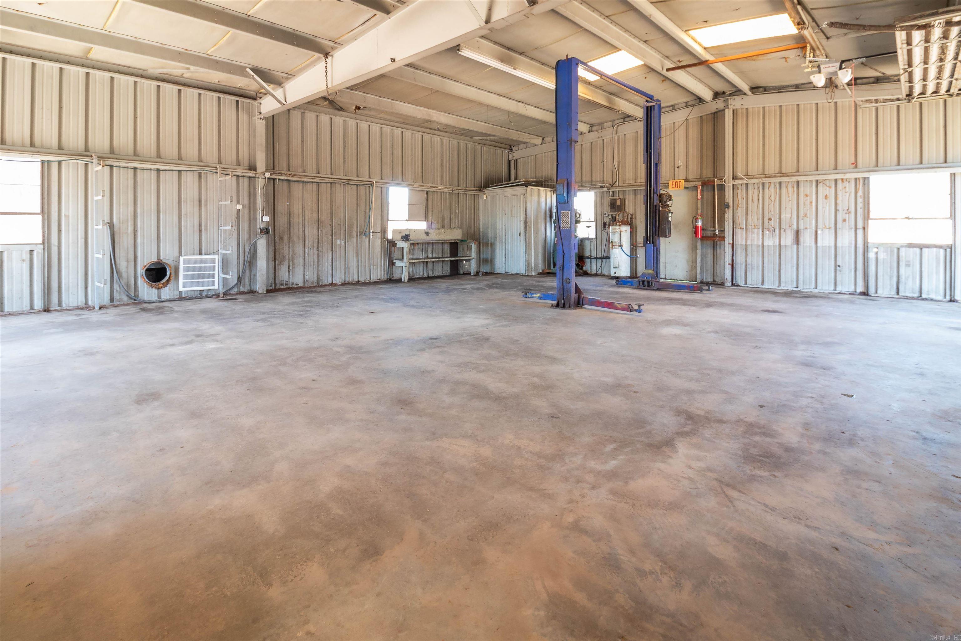 2100 & 2102 W Main  Clarksville, AR