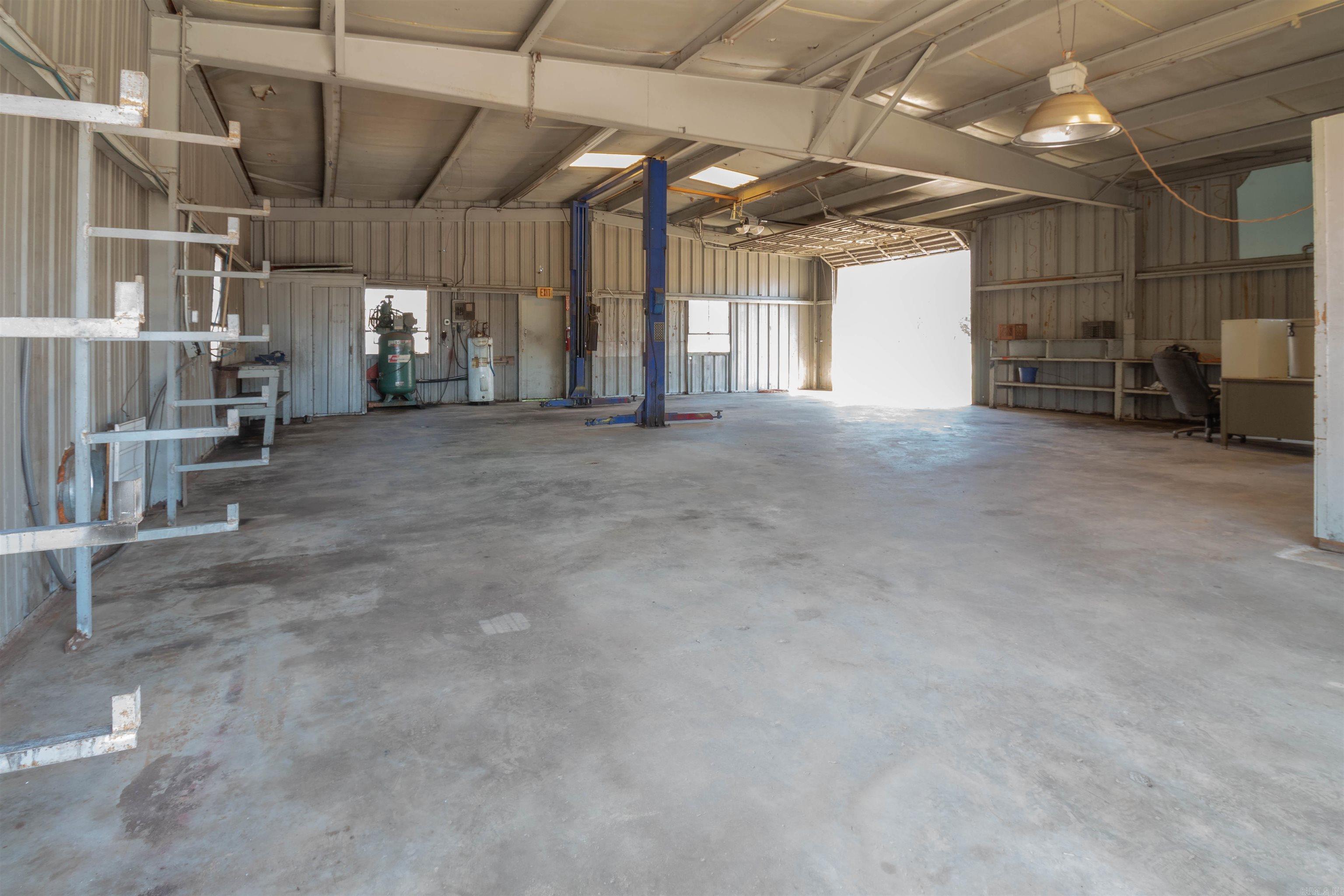 2100 & 2102 W Main  Clarksville, AR