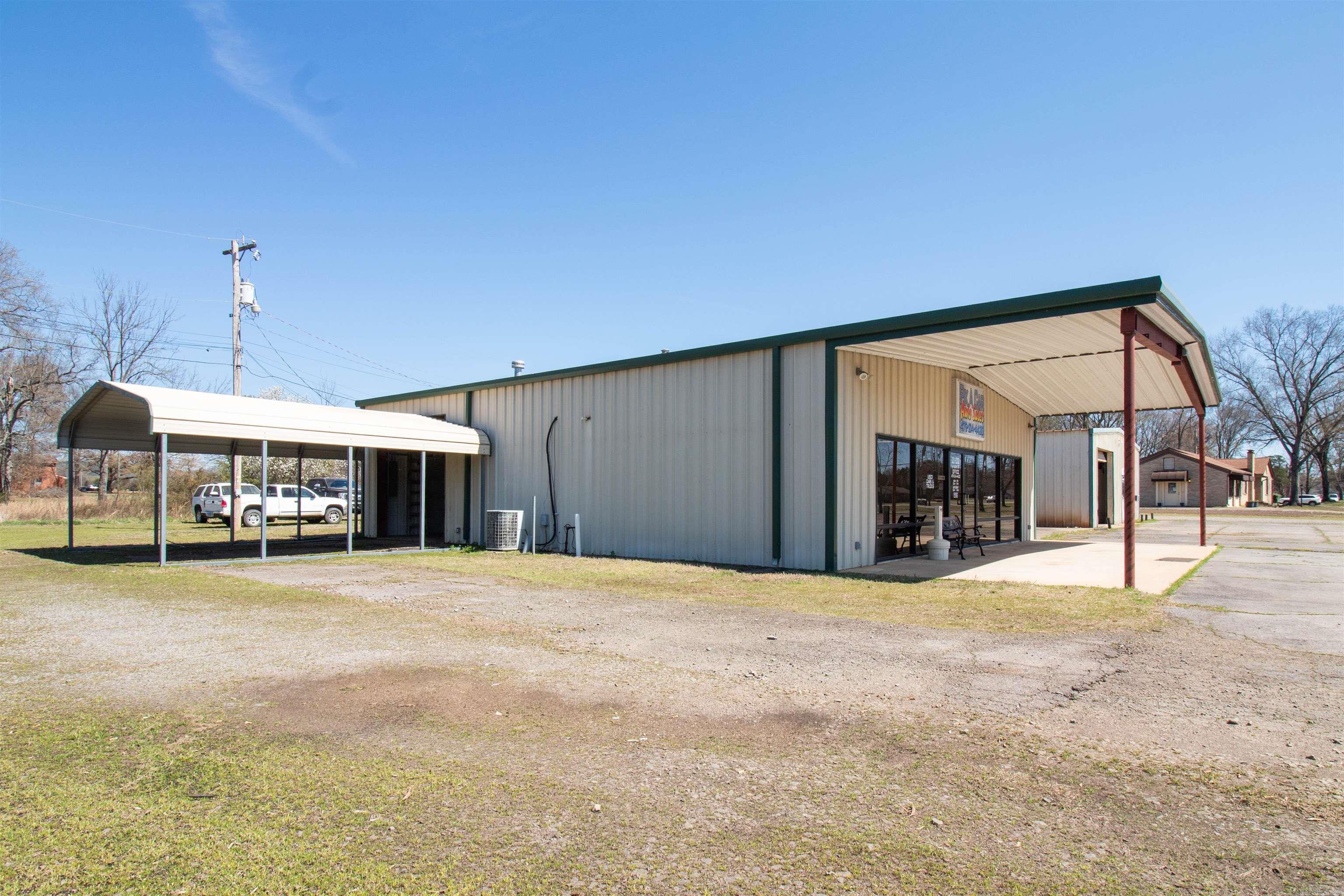 2100 & 2102 W Main  Clarksville, AR
