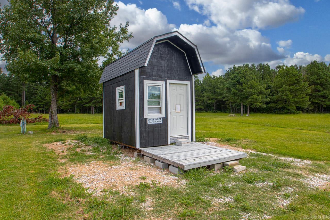 1338  Gray Loop  Leola, AR