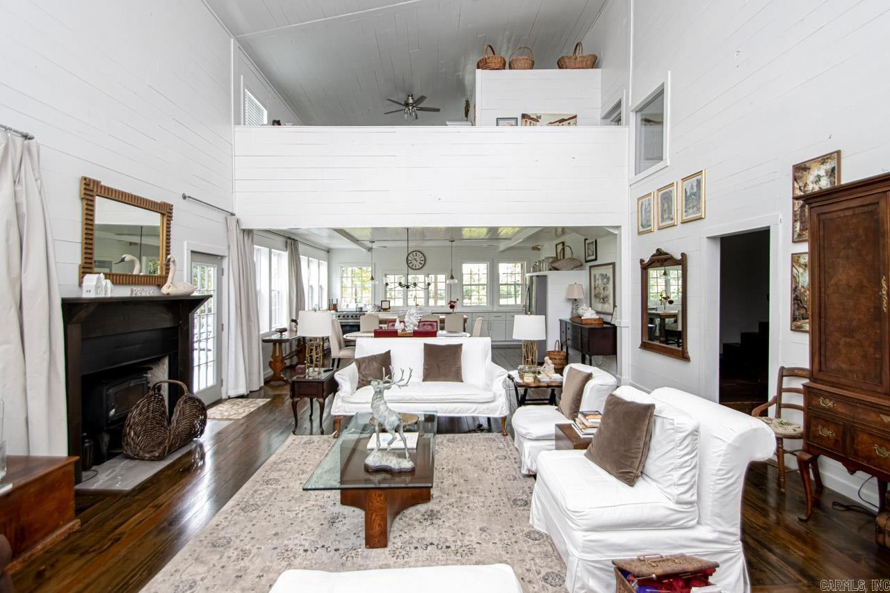 1338  Gray Loop  Leola, AR