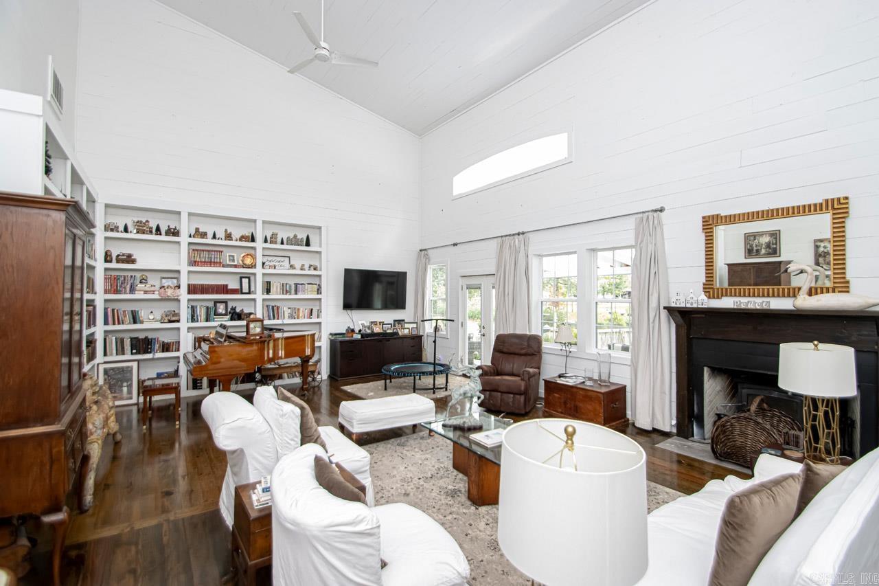 1338  Gray  Leola, AR