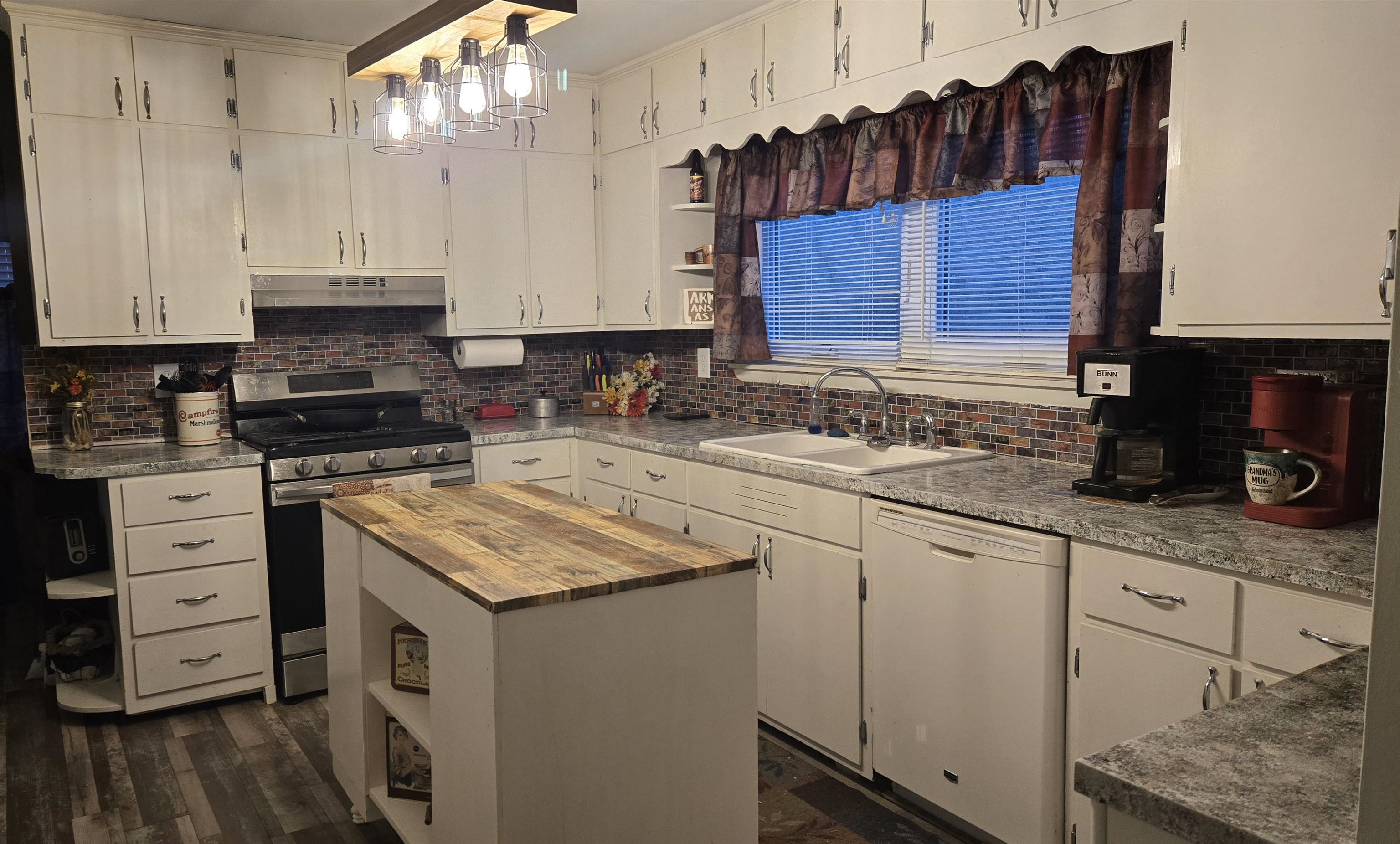 1102  Orchard  Horseshoe Bend, AR