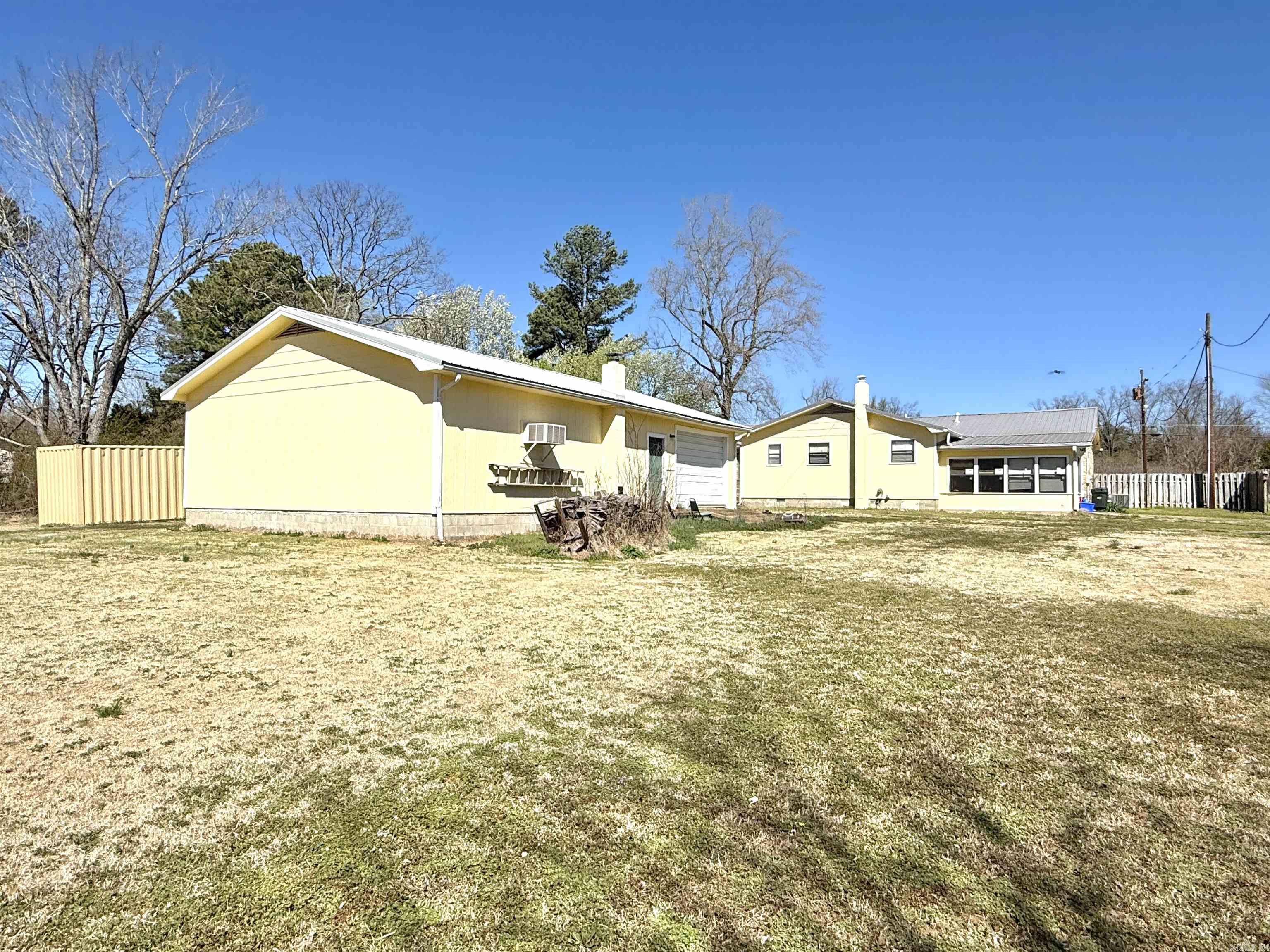 1114  Maple Drive  Mountain View, AR