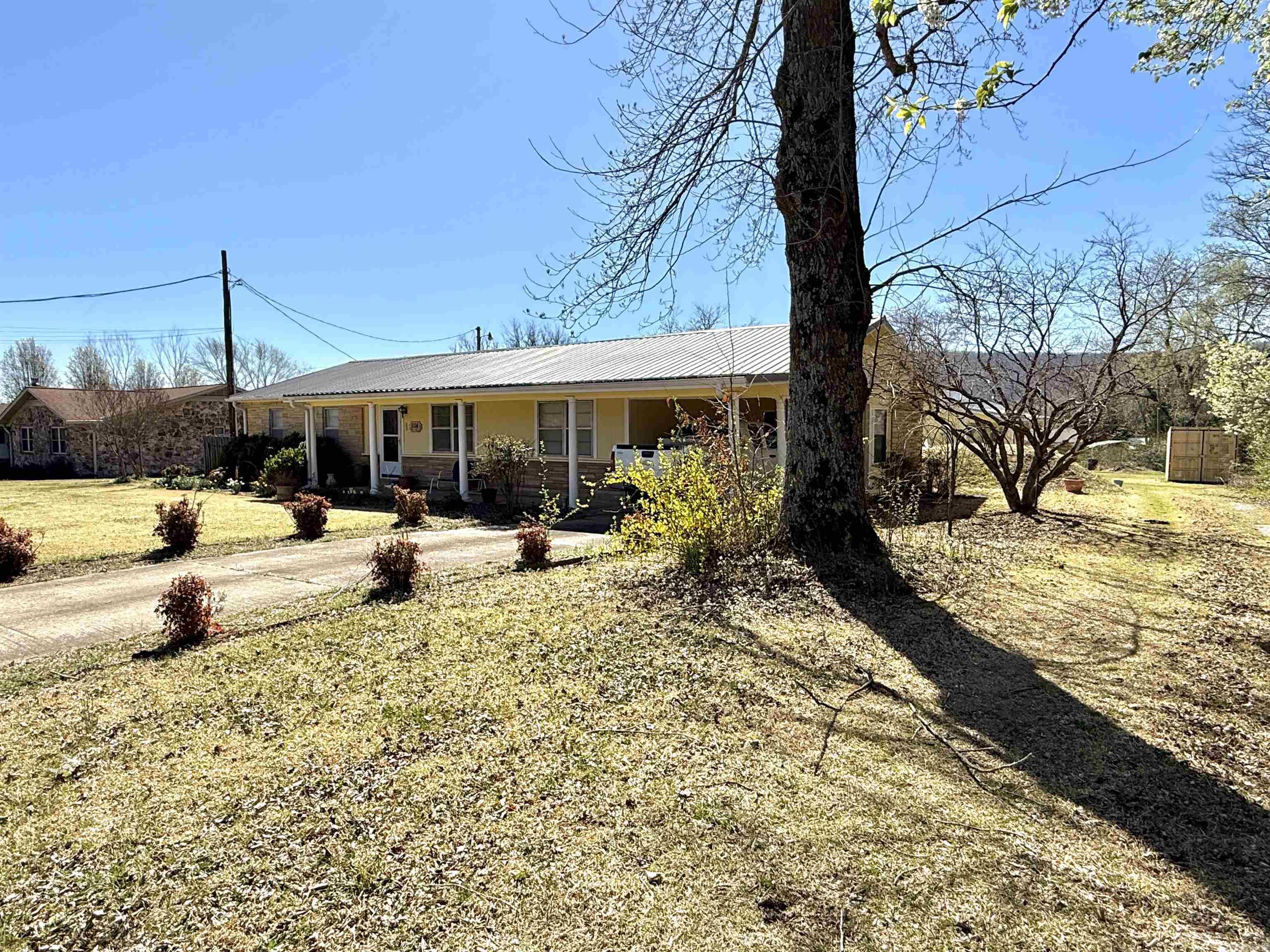 1114  Maple Drive  Mountain View, AR