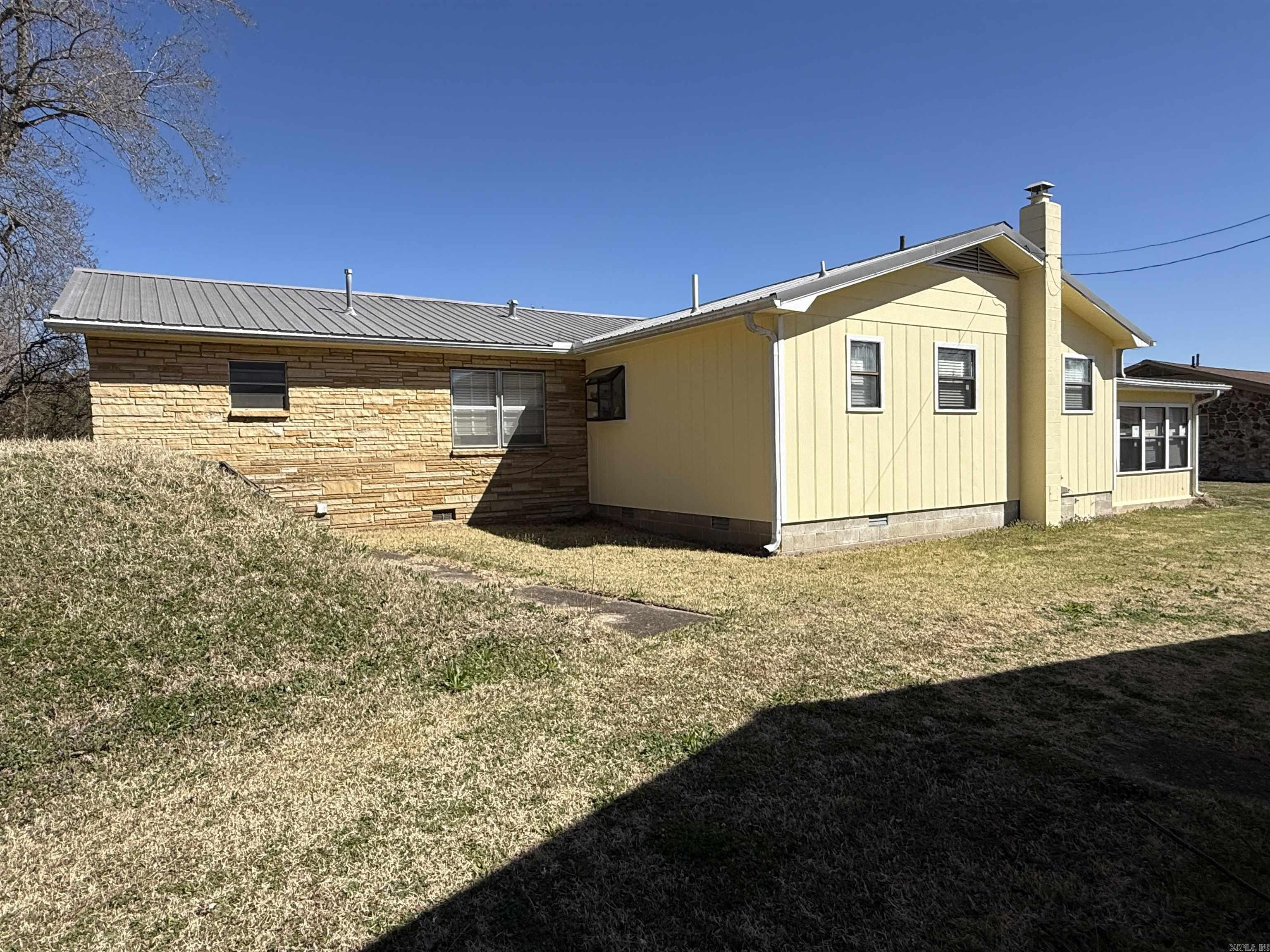 1114  Maple Drive  Mountain View, AR