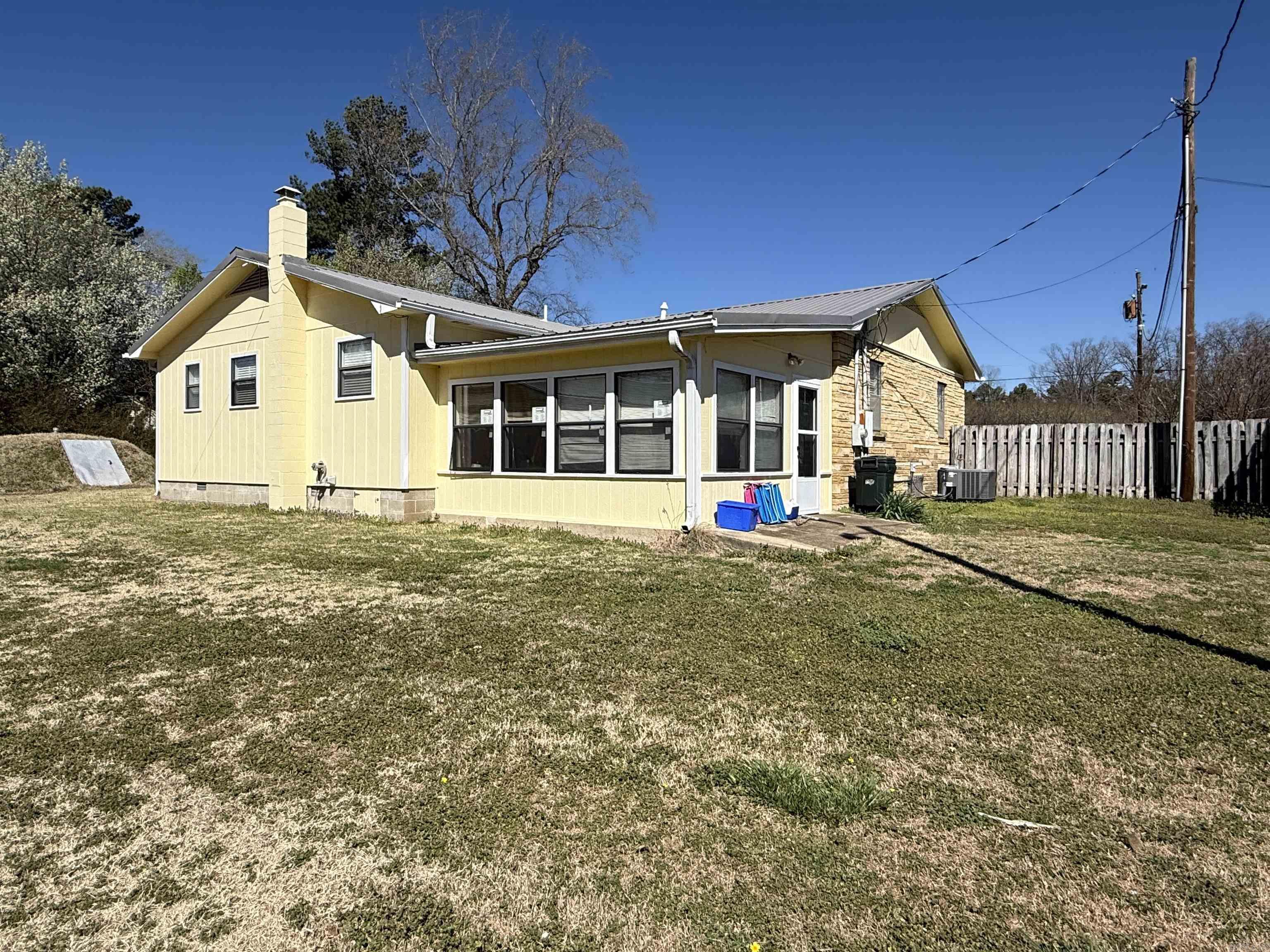 1114  Maple Drive  Mountain View, AR