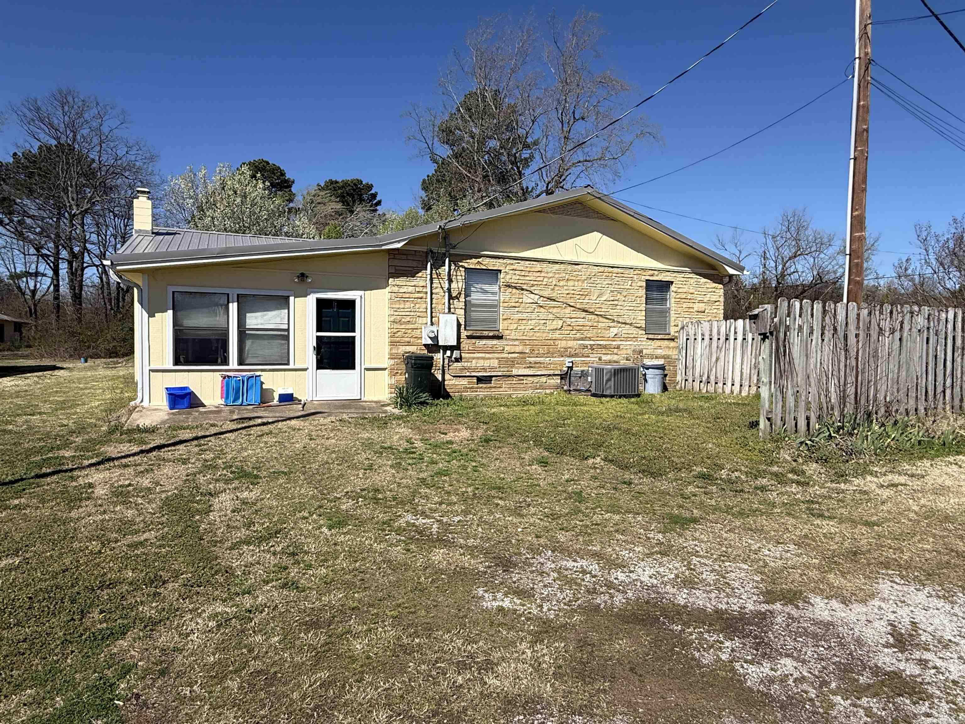 1114  Maple Drive  Mountain View, AR