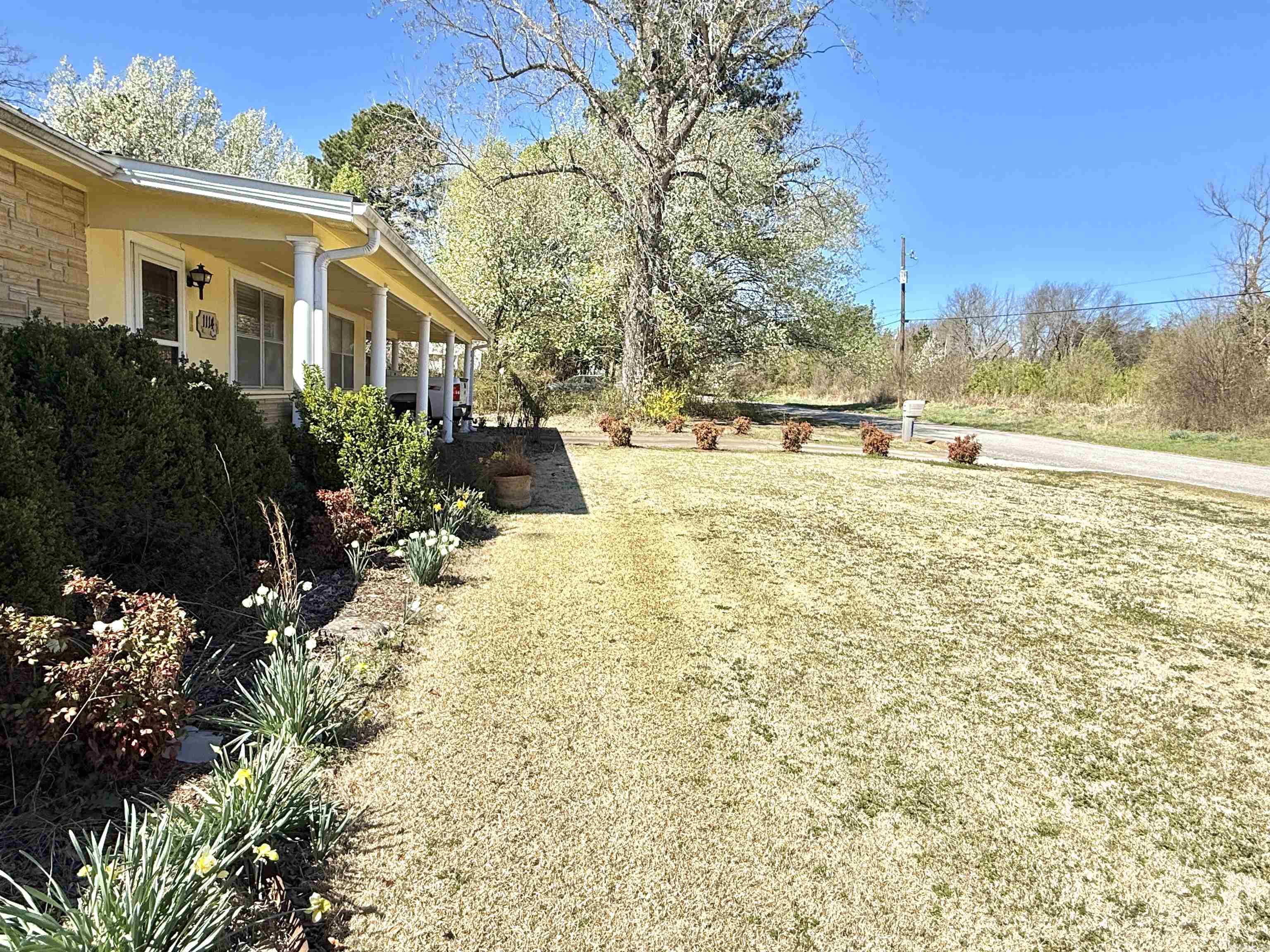 1114  Maple Drive  Mountain View, AR